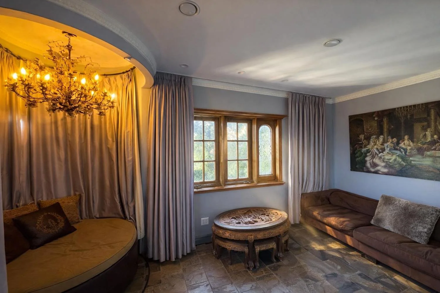 024-castle-ivar-suite-sitting-alcove.jpg