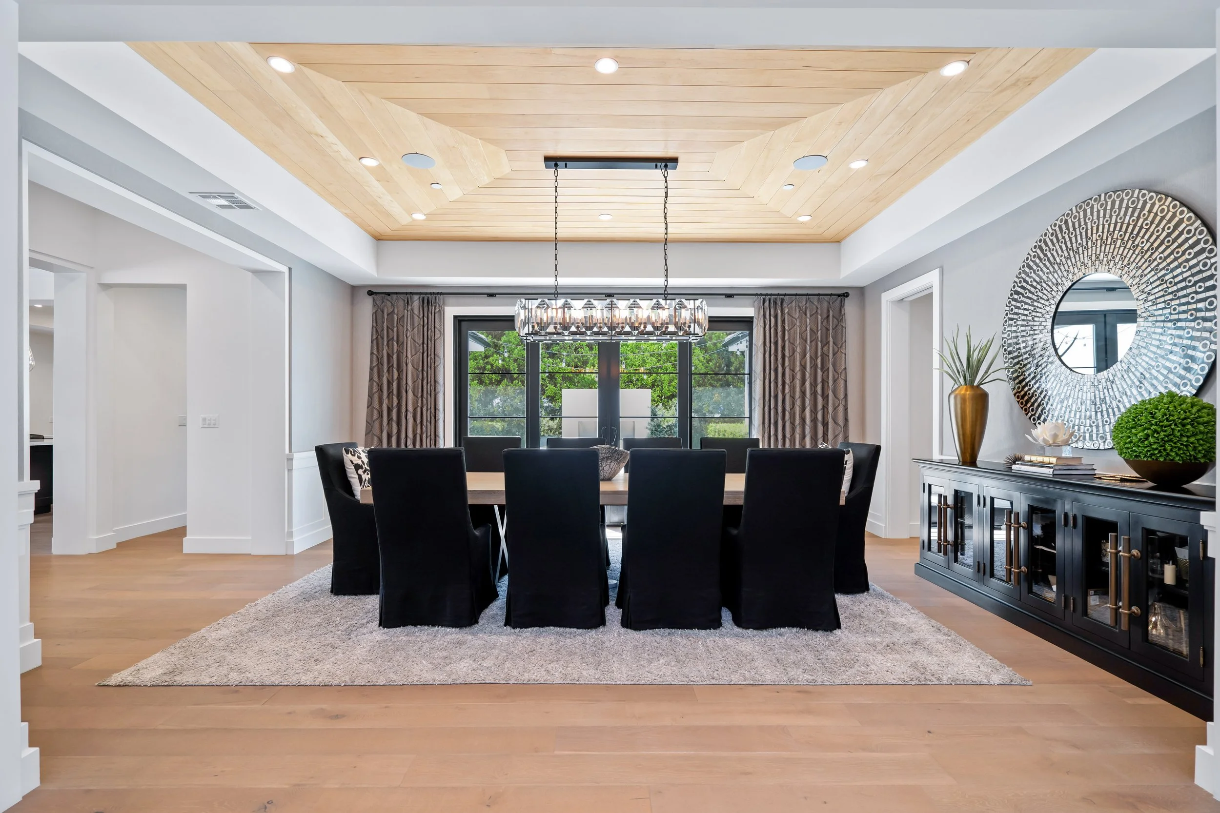 Collins-7-dining.jpg