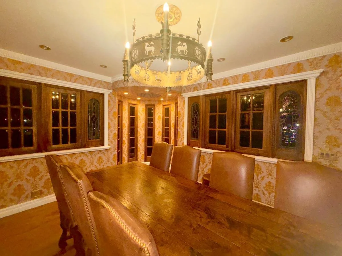 012-castle-ivar-dining-room.jpg