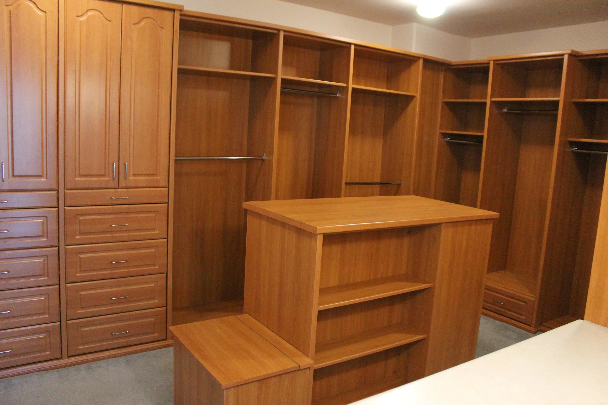 20_PL-4106_wood-dressing-room.jpg