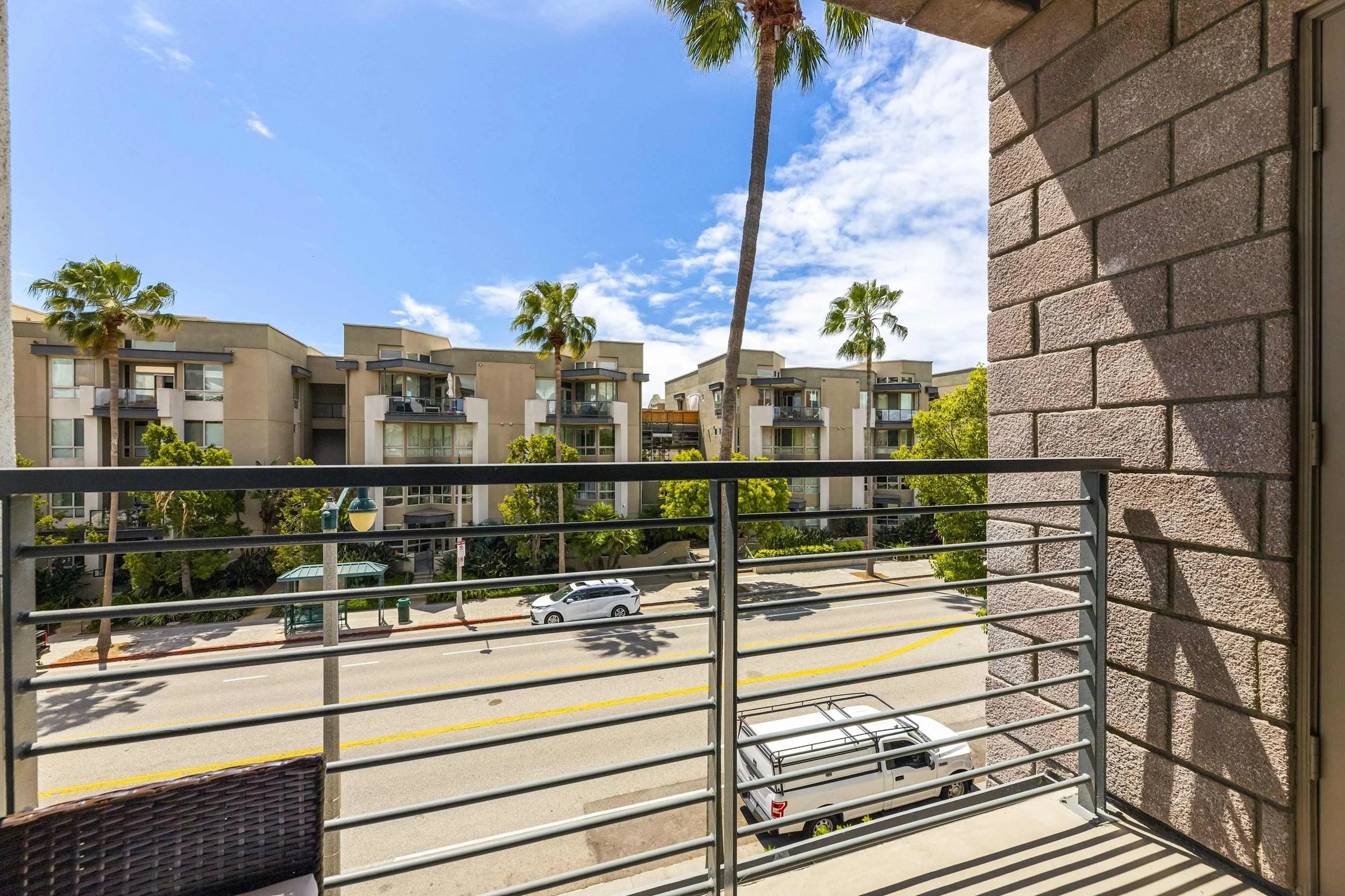 PL-4401-playa-vista-contemporary-condominium-038.jpg