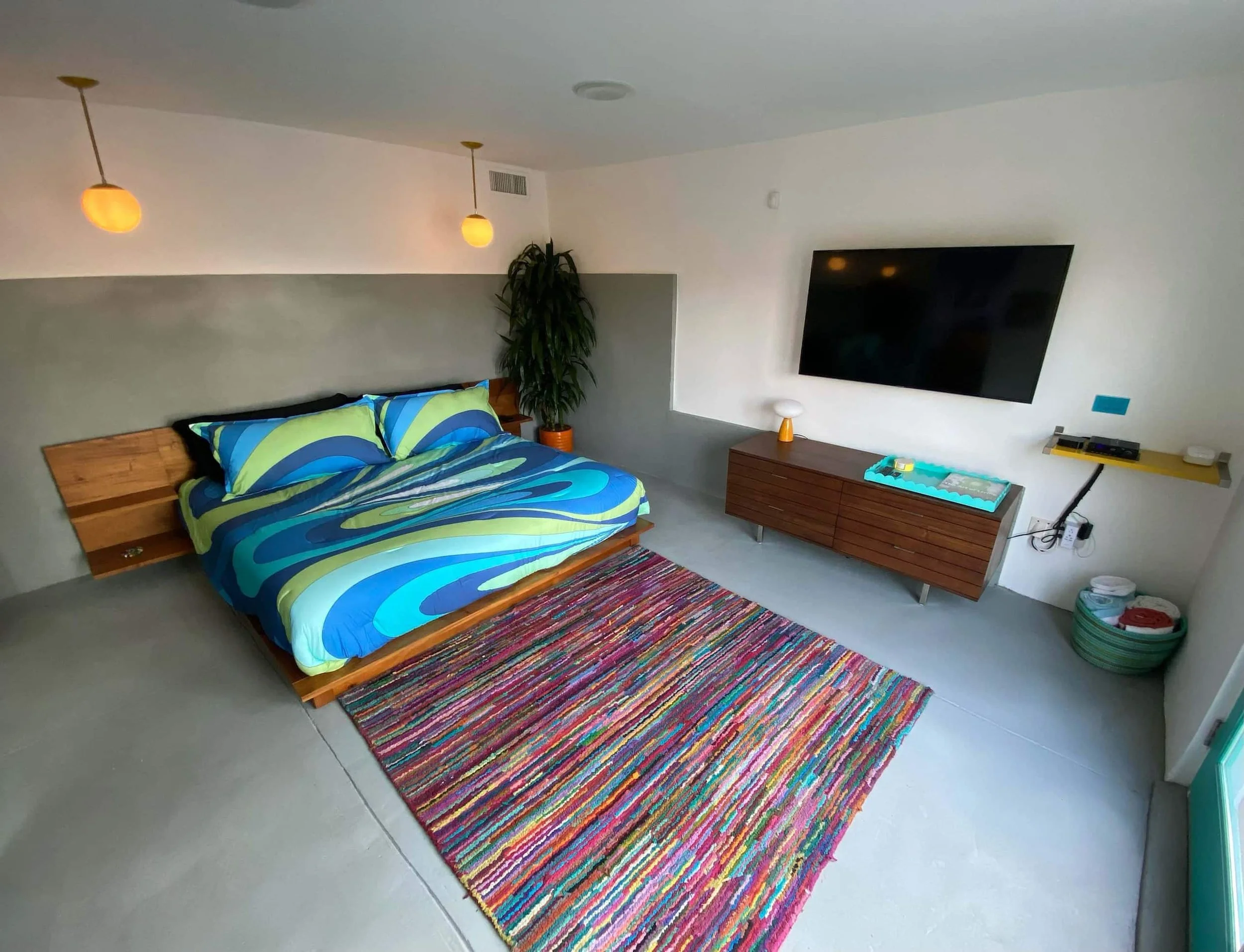 027_Poolhouse_Bedroom.jpg