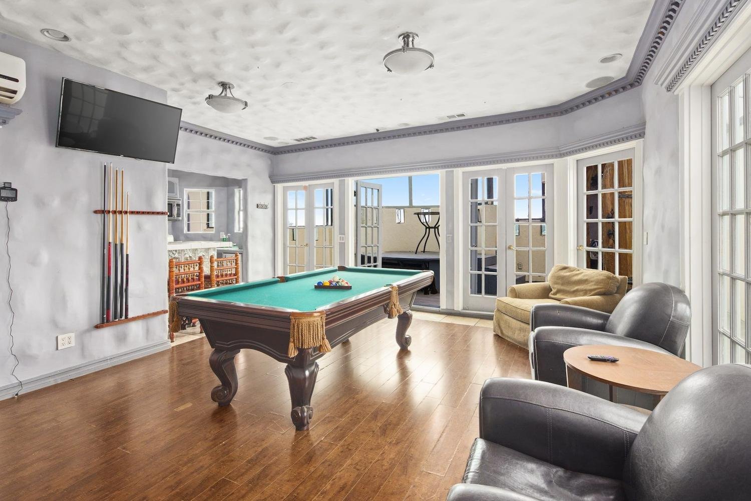 018-castle-ivar-billiards-room.jpg