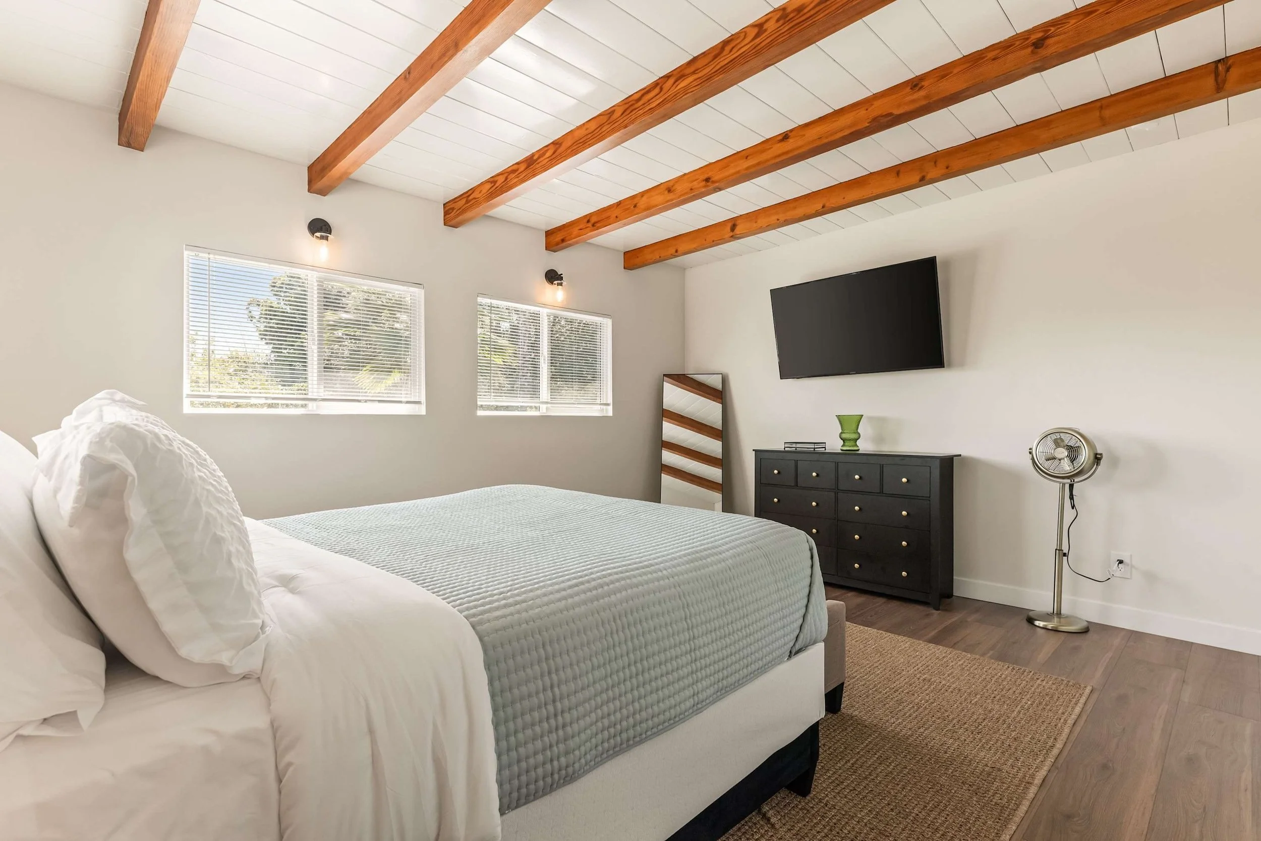 PL-7701-eagle-rock-warm-contemporary-004.jpg