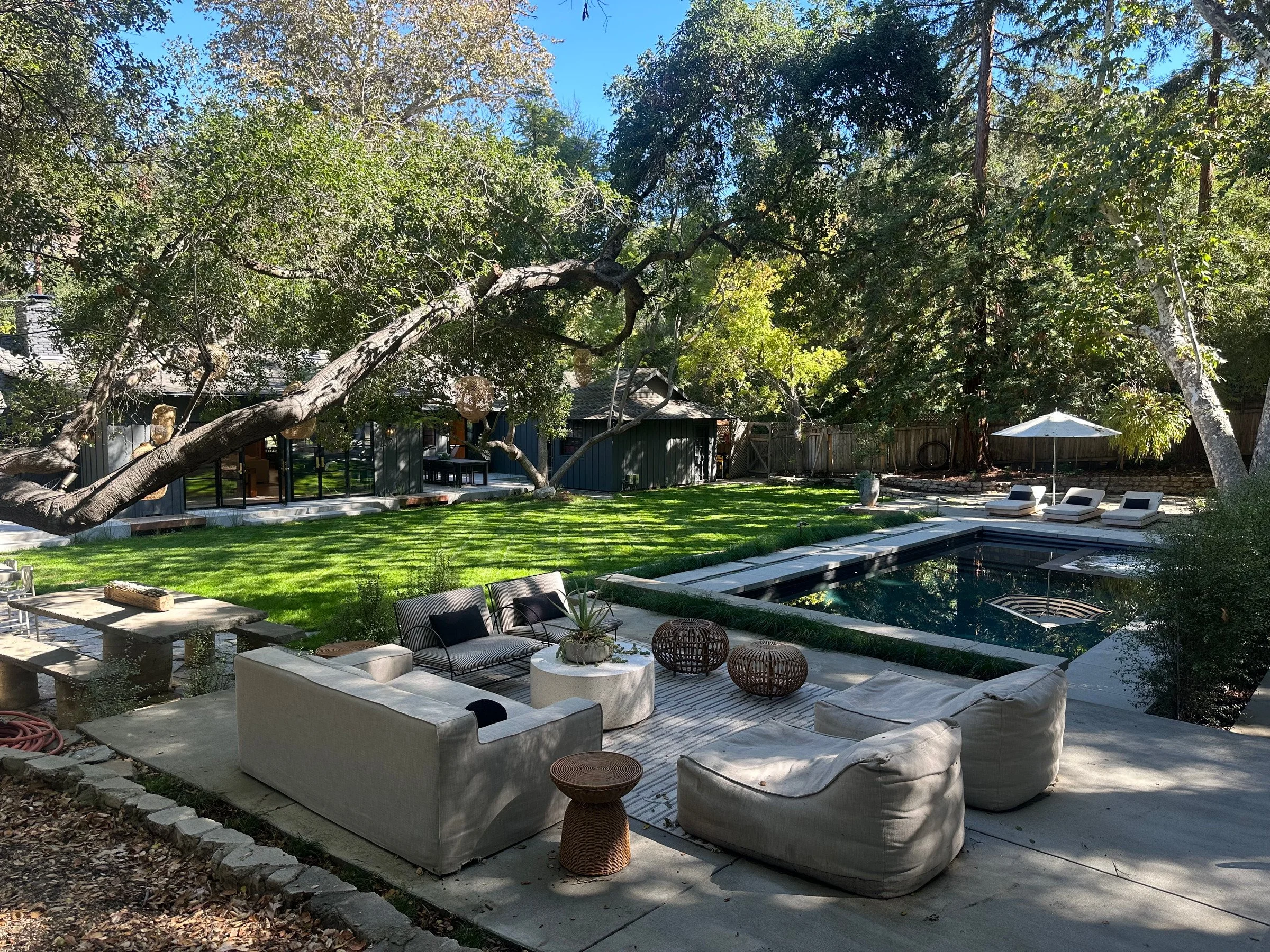 Poolside lounge beneath a mature oak tree. | PL-3803
