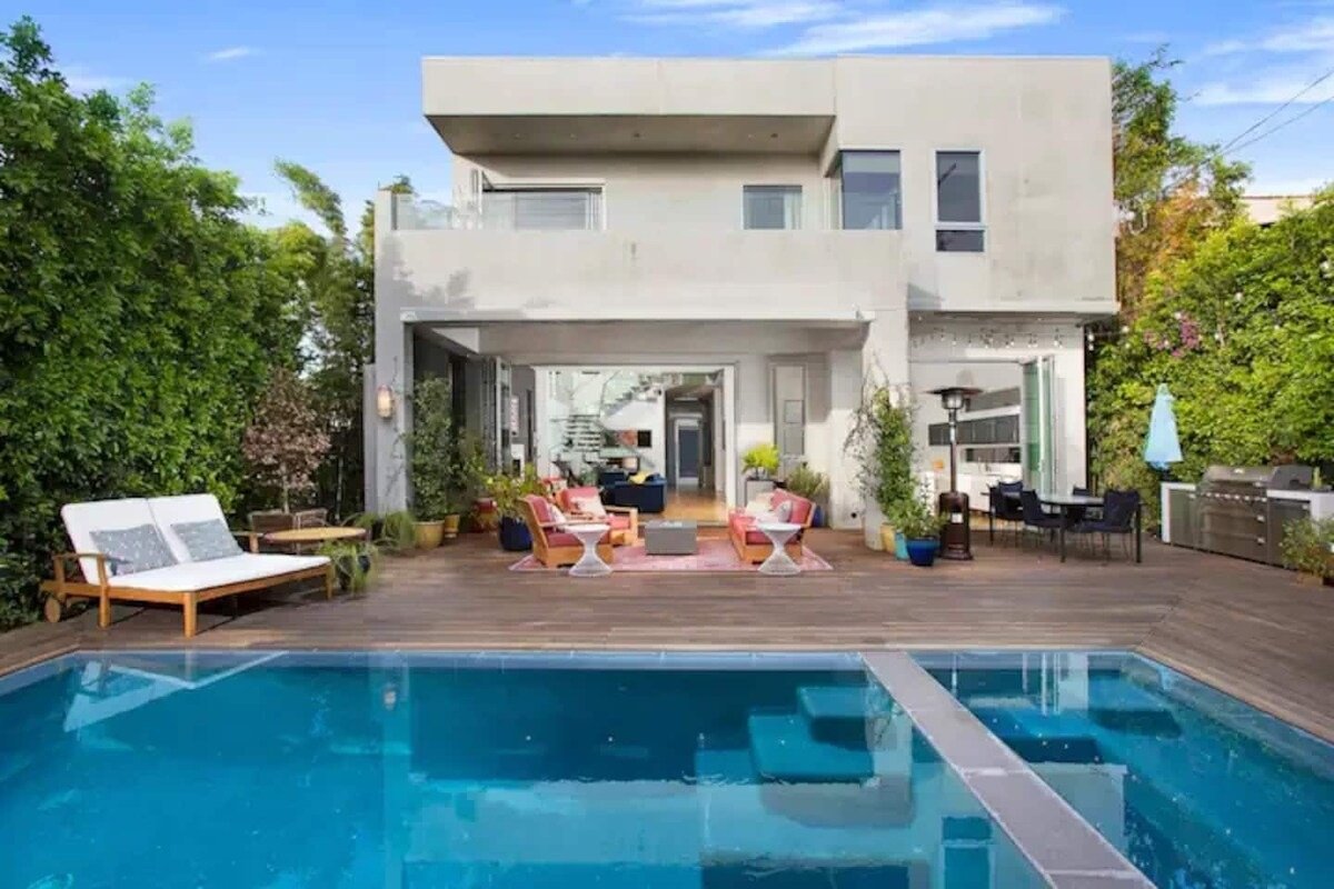 PL-7601-beverly-grove-modern-pool-estate-015.jpg