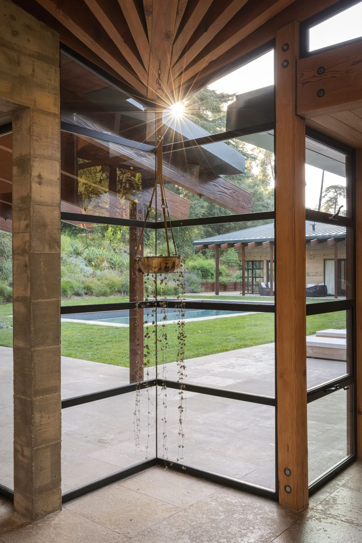 25_Glass_Corner.jpg