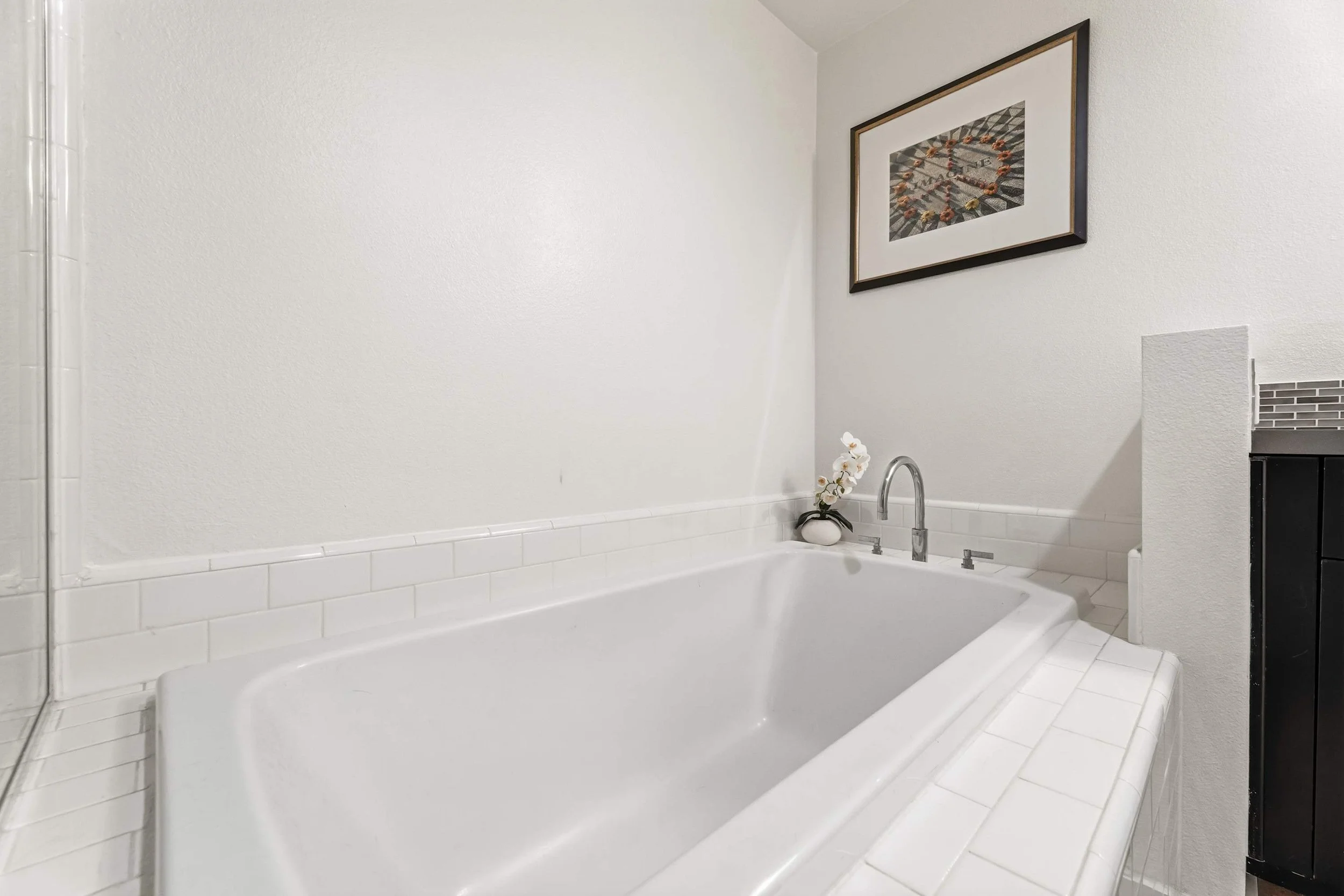 PL-4401-playa-vista-contemporary-condominium-018.jpg