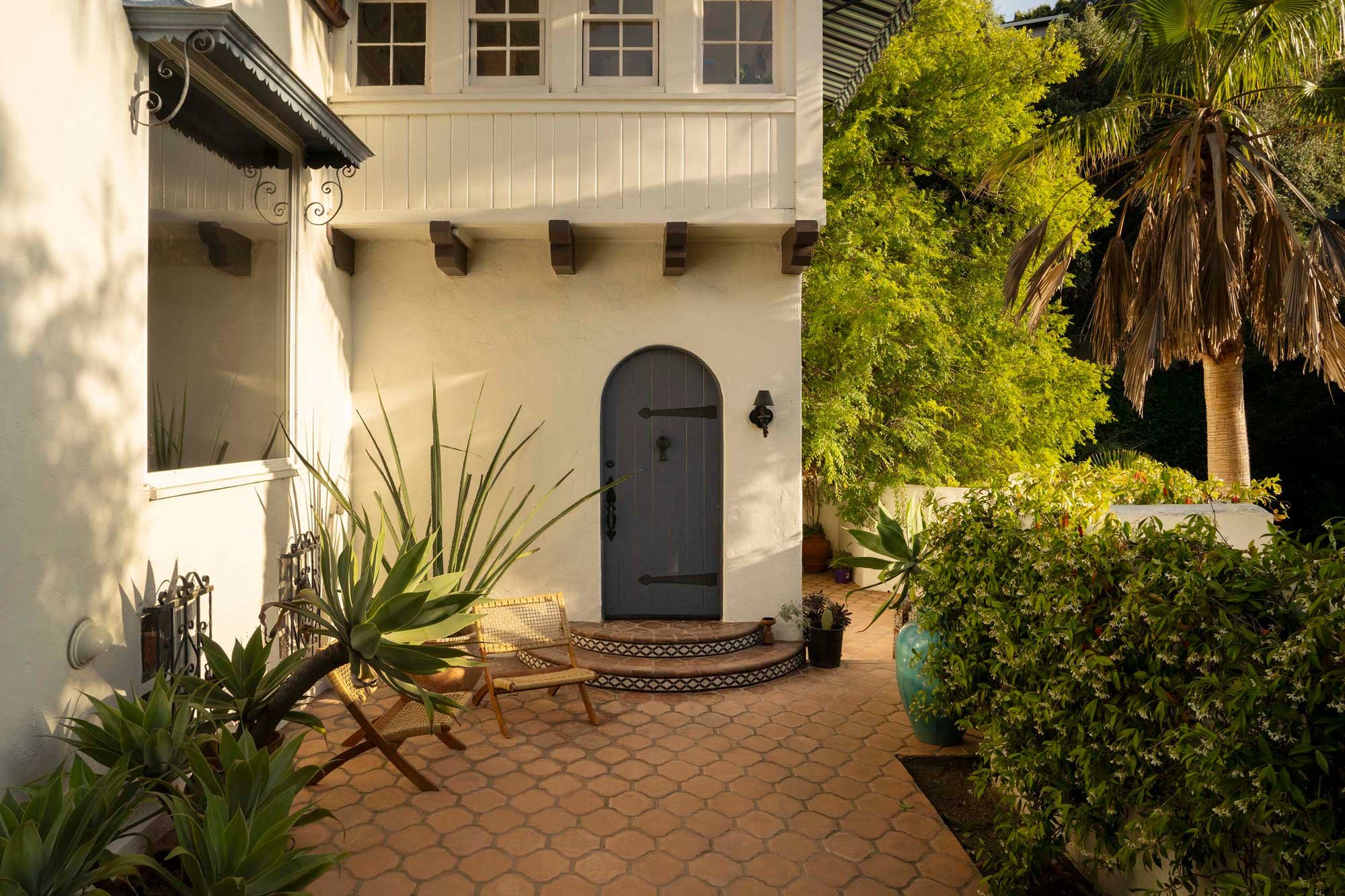 PL6014-003-entry-courtyard-arched-door-hex-tile-agave.jpg