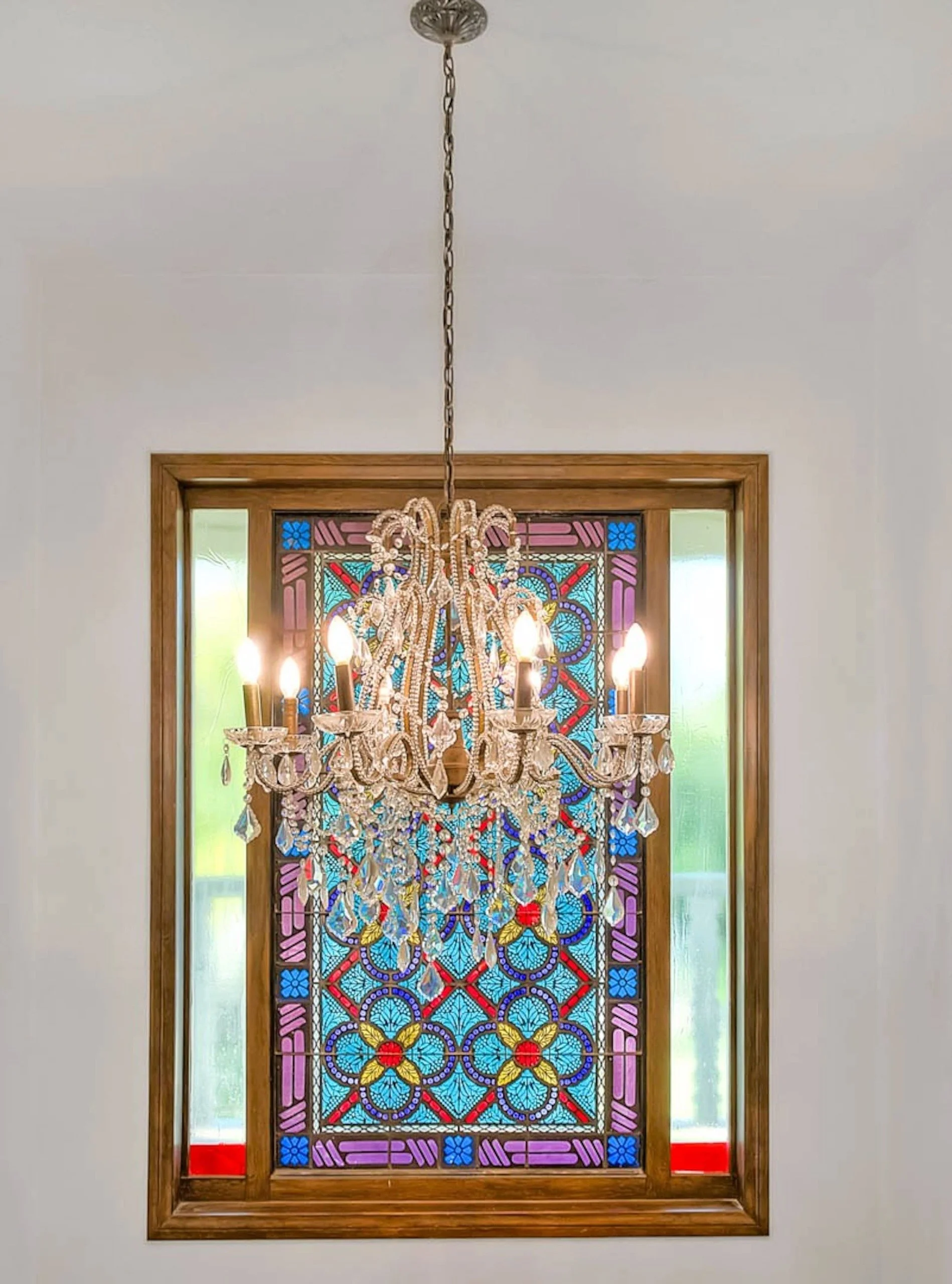 PL4102-011-stained-glass-window-and-chandelier.jpg