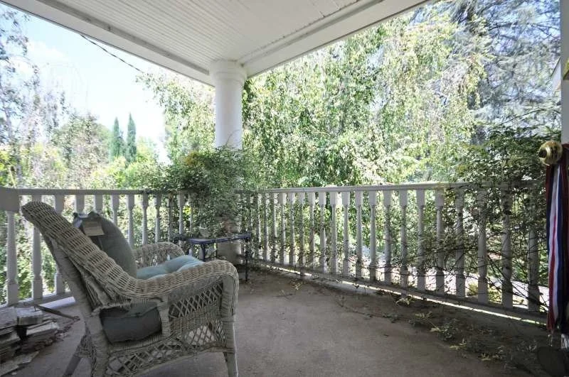 013_2618_porch.jpg