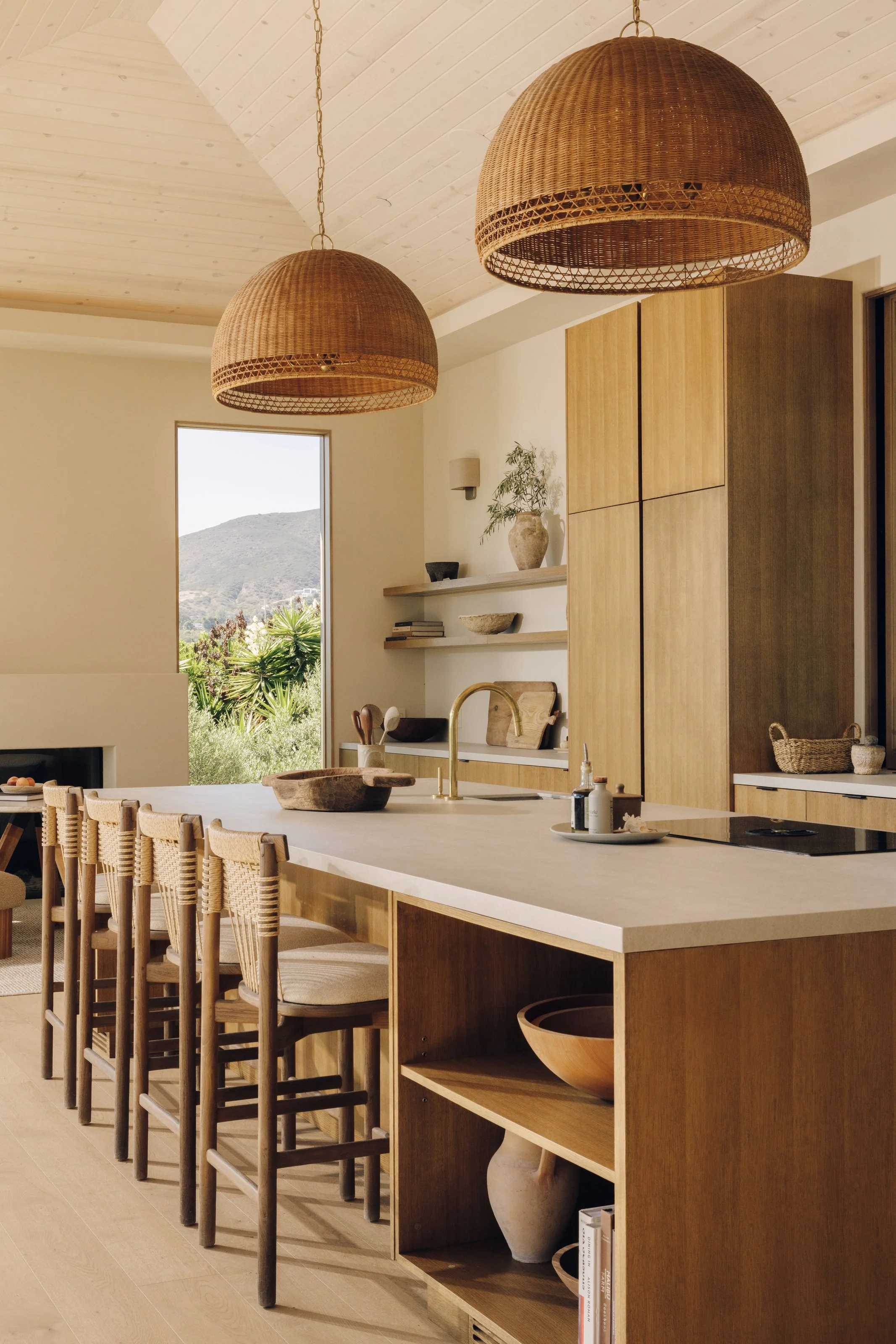 Kitchen island and cabinet layout