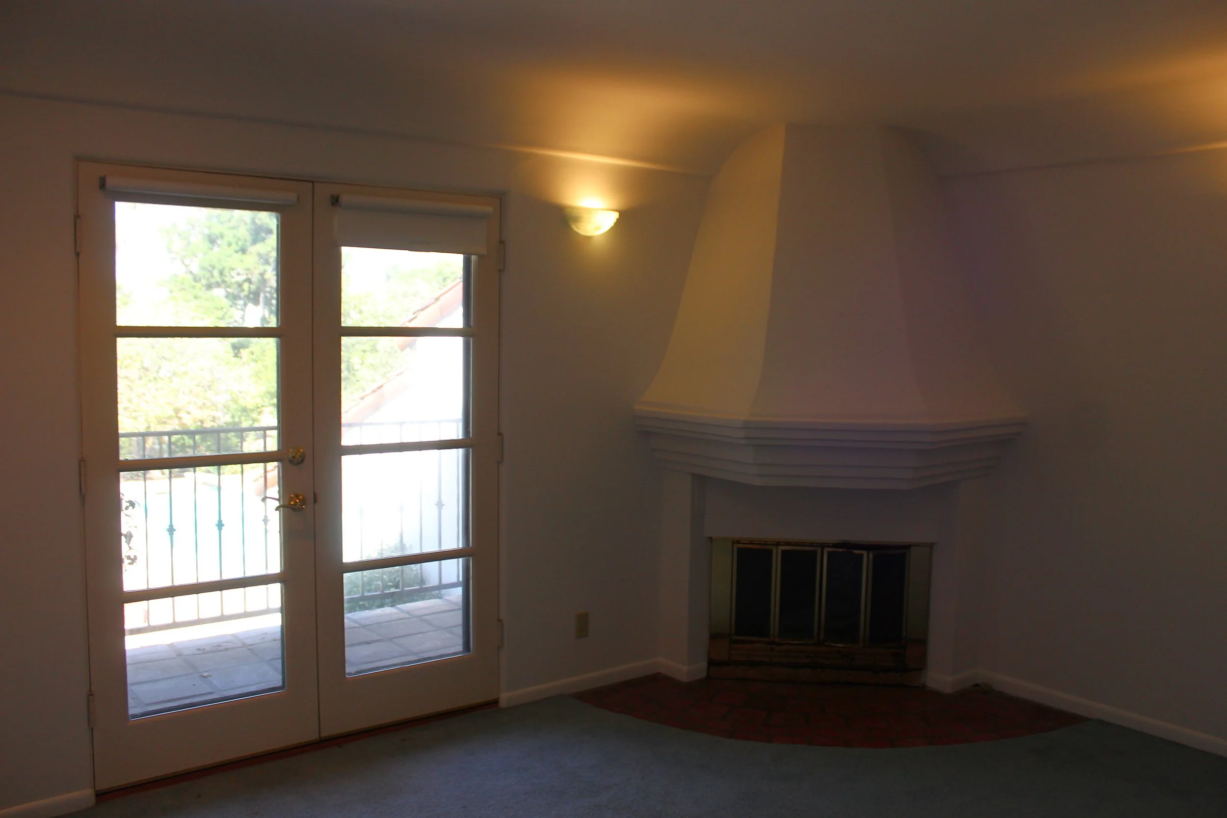 17_PL-4106_bedroom-fireplace.jpg
