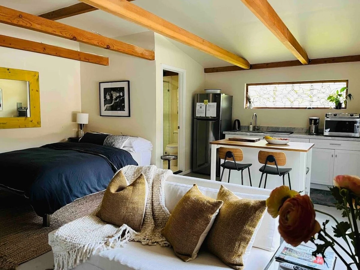 PL-7003-larchmont-village-craftsman-guest-suite-020.jpg