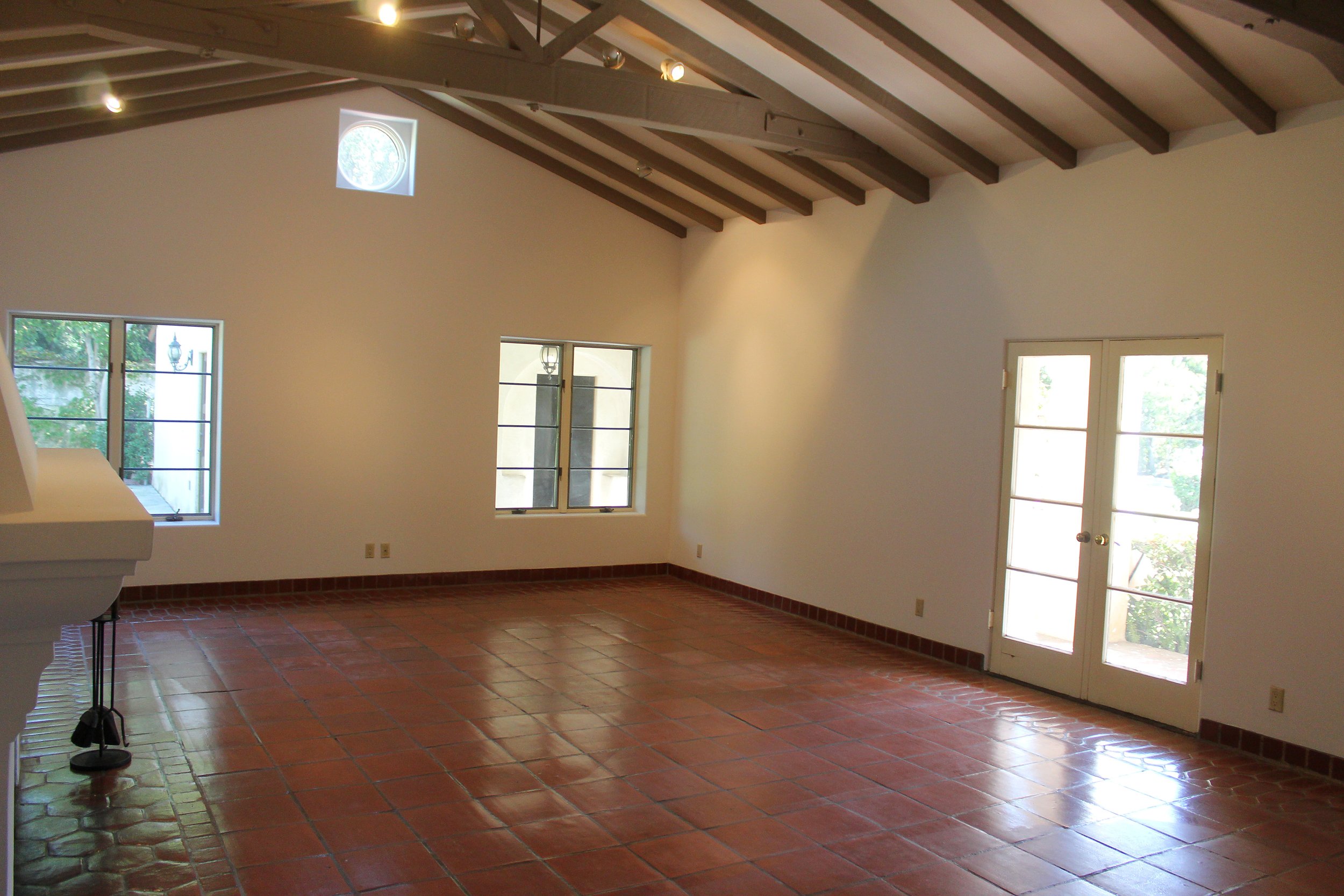 04_PL-4106_living-room-reverse.jpg