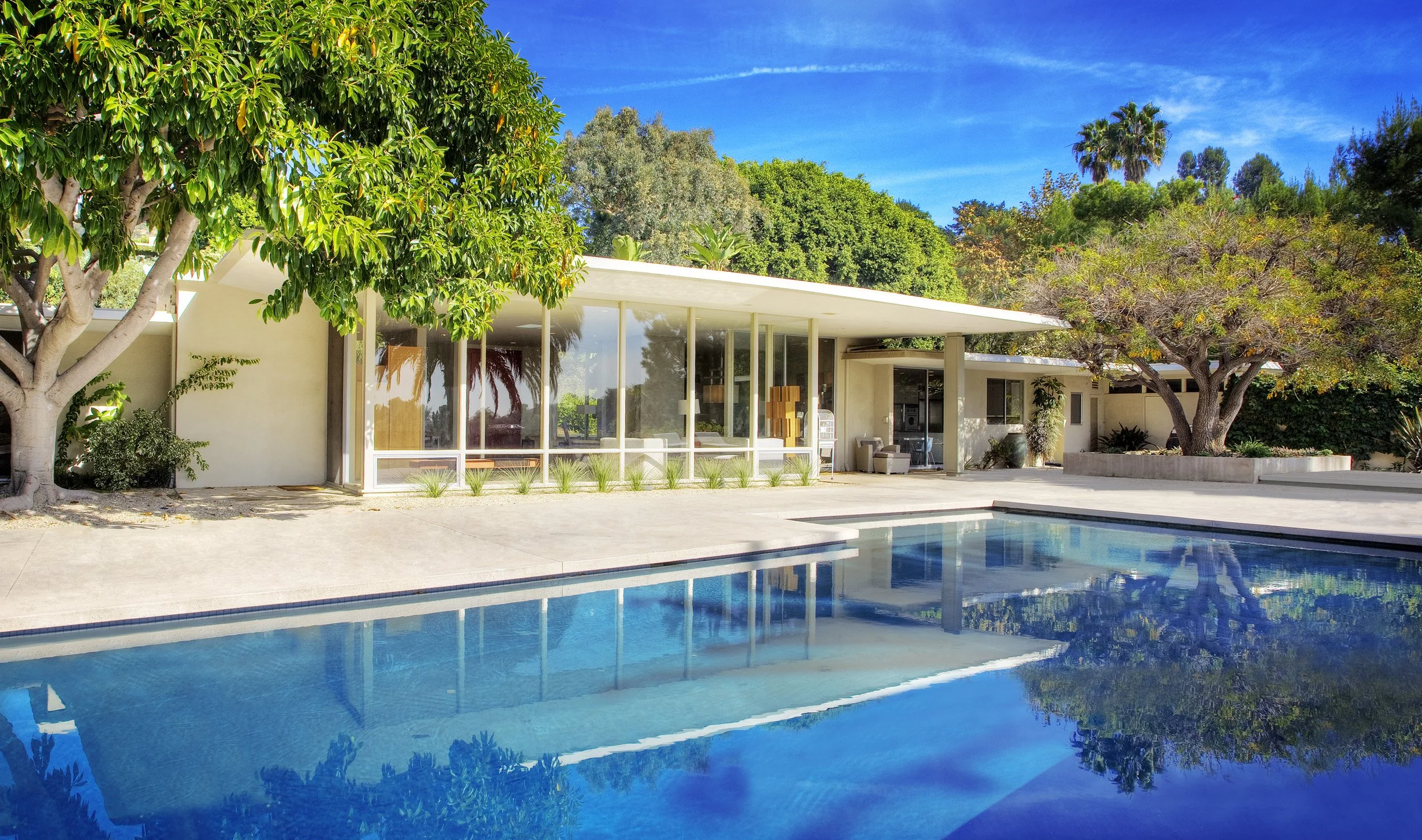 001-Simon-House-Hero-Pool-Exterior-01.jpg