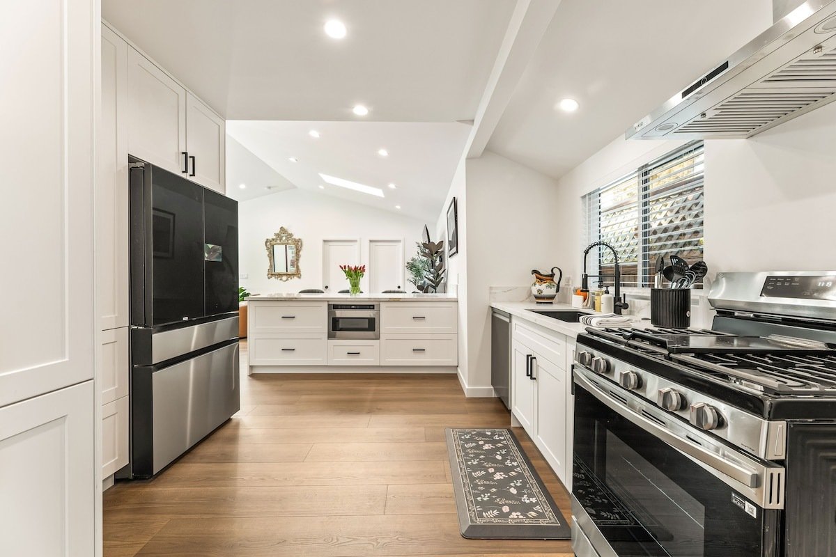 PL-6010-hollywood-hills-laurel-canyon-cottage-003.jpg