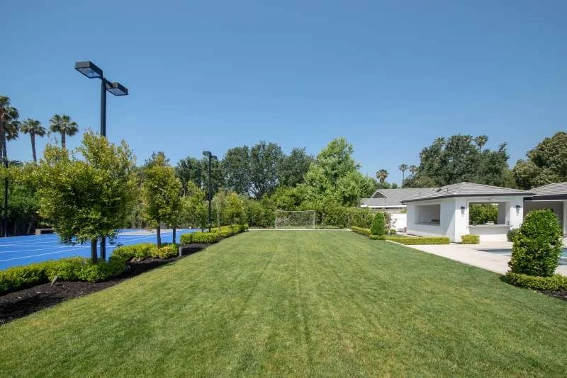 Collins-46-backyard2.jpg