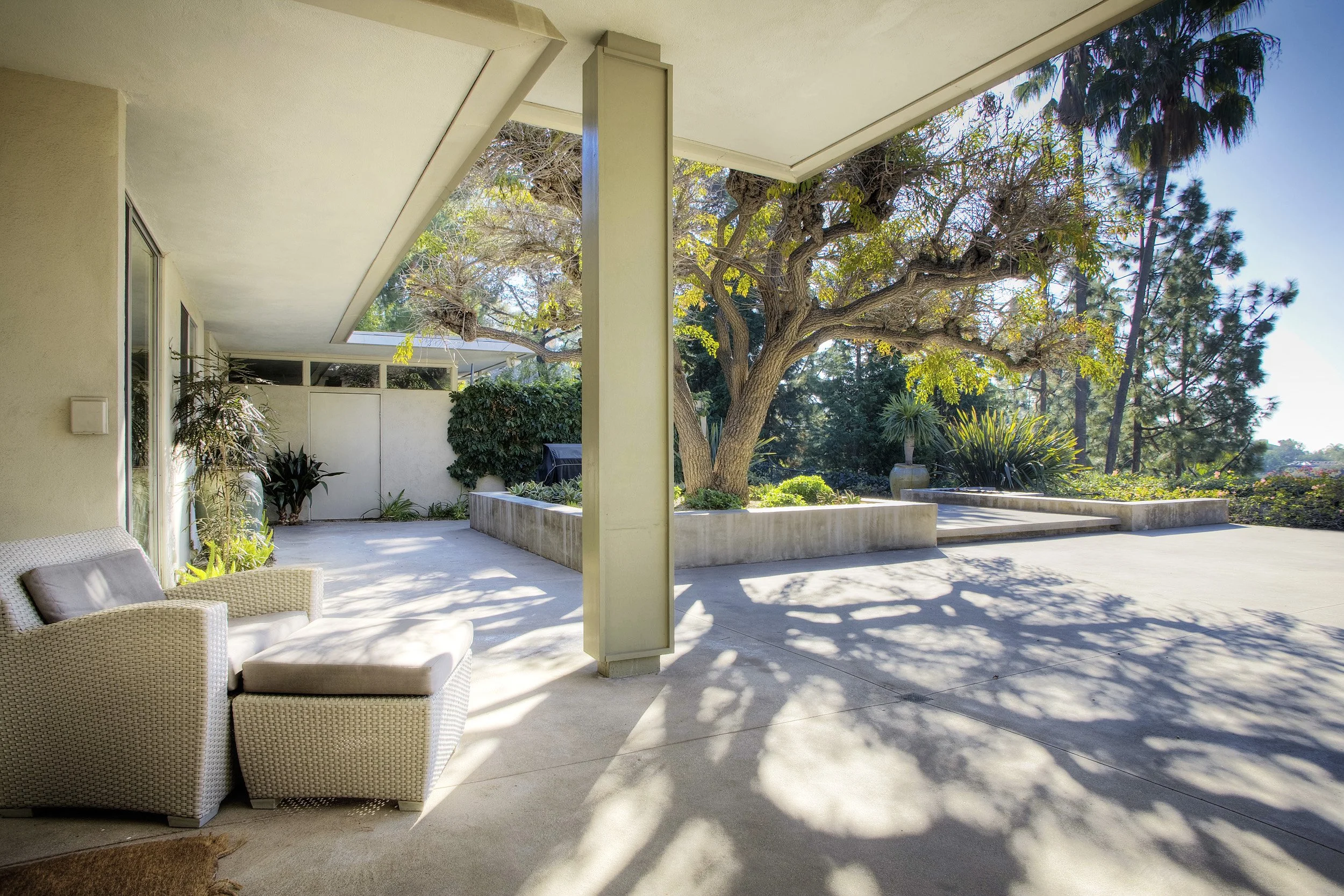 039-Simon-House-Pool-Patio-05.jpg