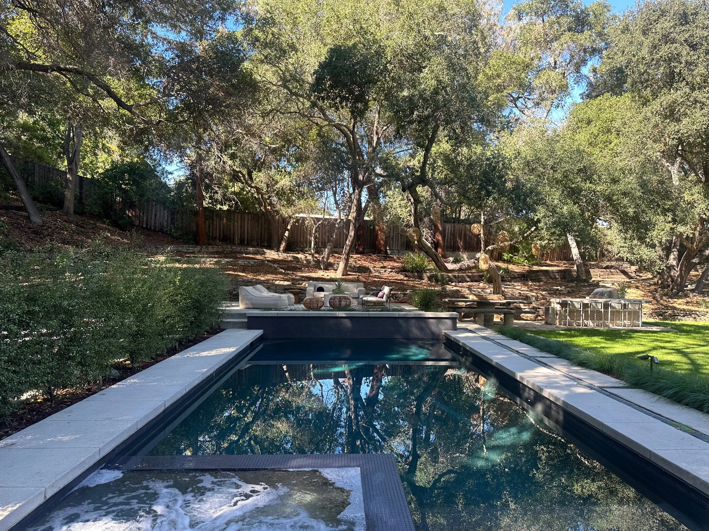 Pool and spa looking toward the outdoor lounge. | PL-3803