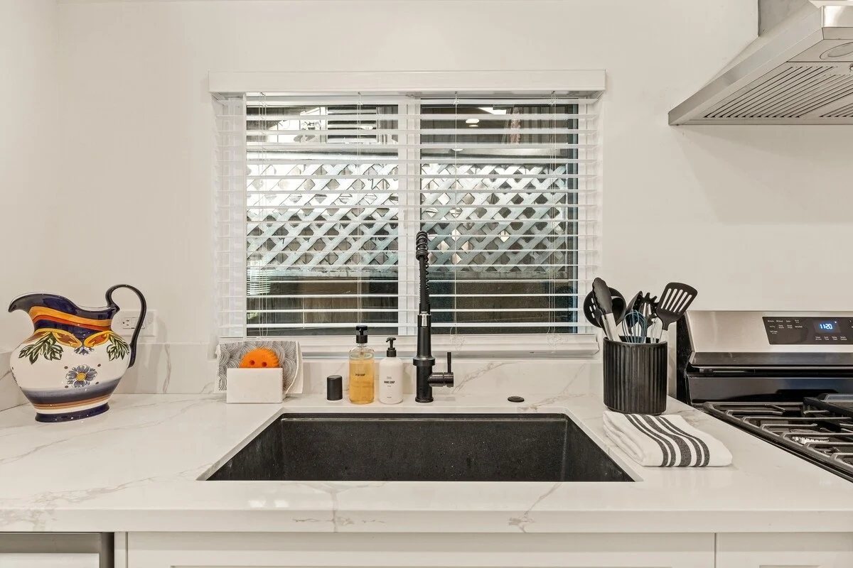 PL-6010-hollywood-hills-laurel-canyon-cottage-009.jpg