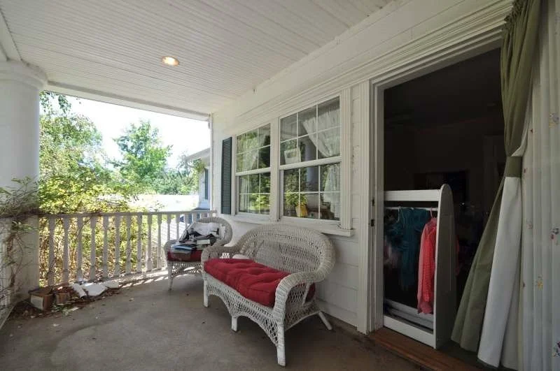 015_2618_porch3.jpg