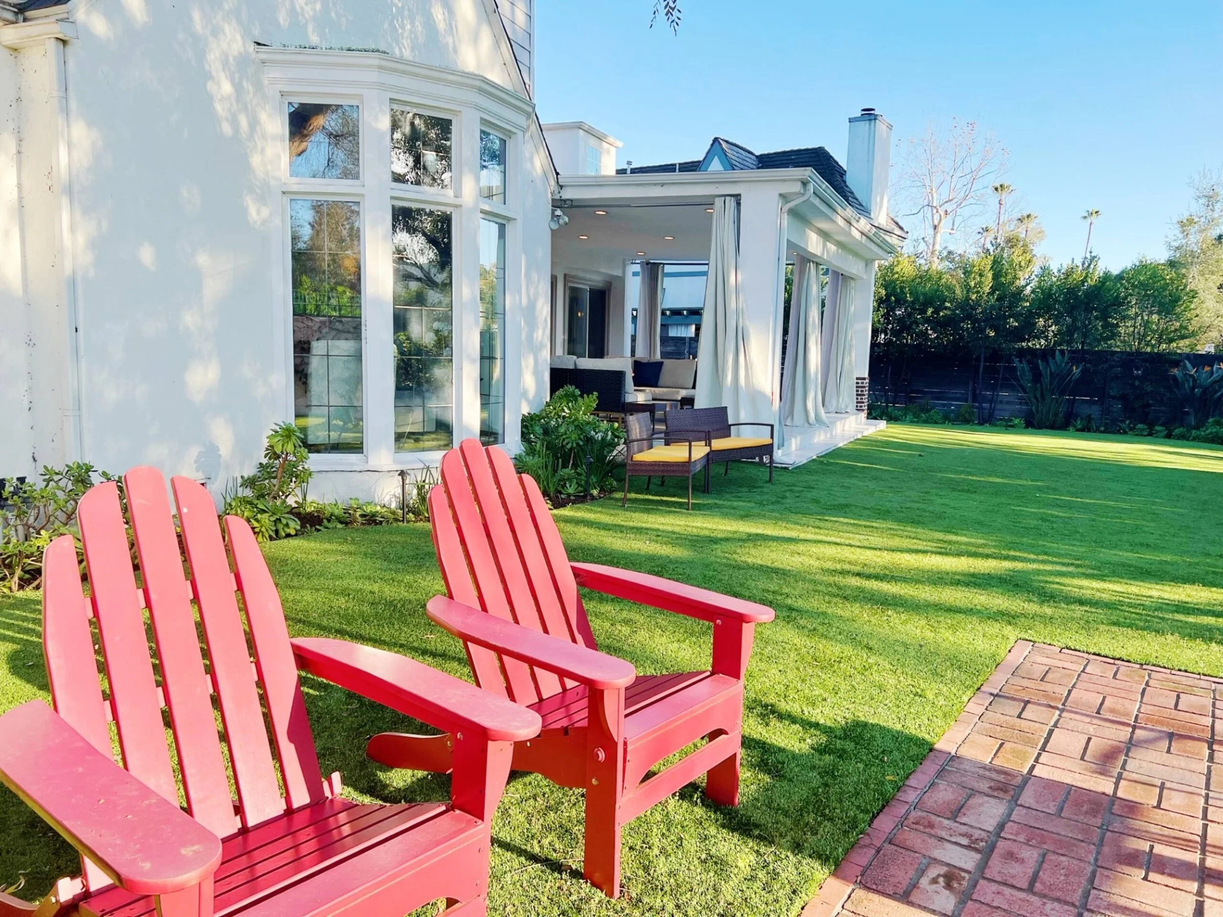 PL4102-035-garden-chairs-and-rear-exterior.jpg