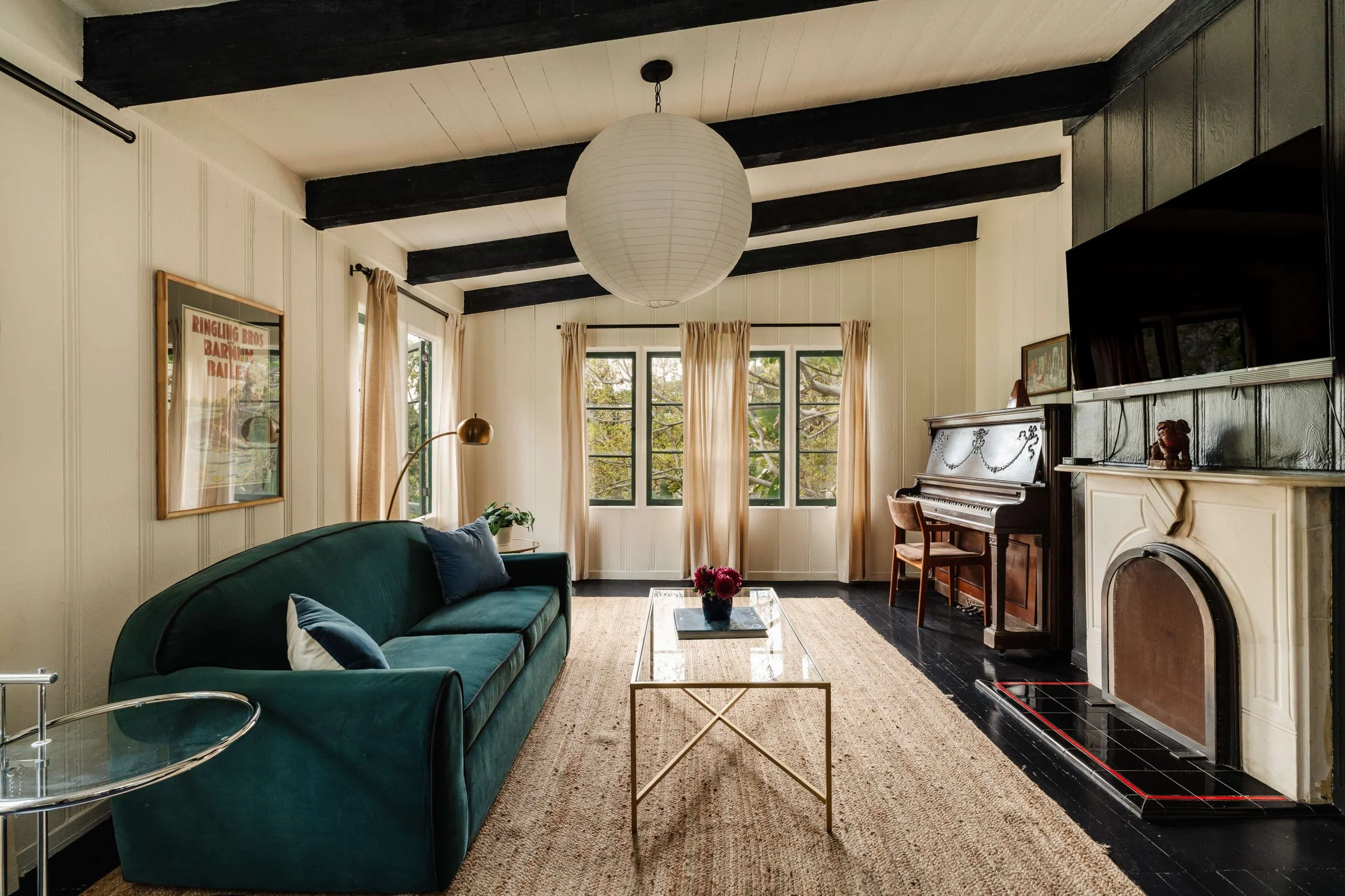 Hollywood_Hills_Estate_06.jpg