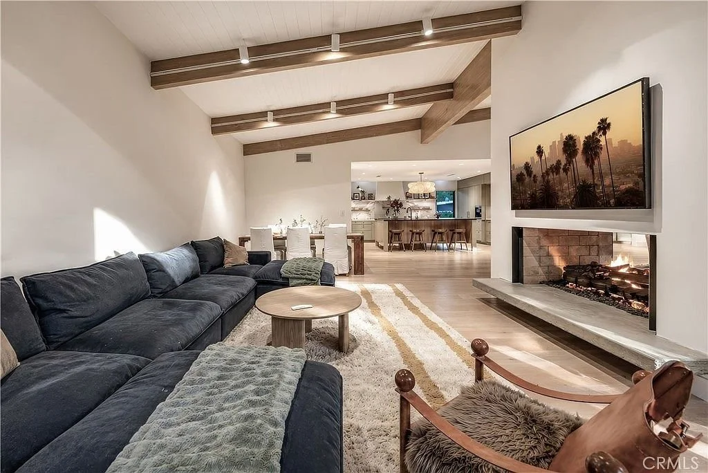 04_Family_Room.jpg