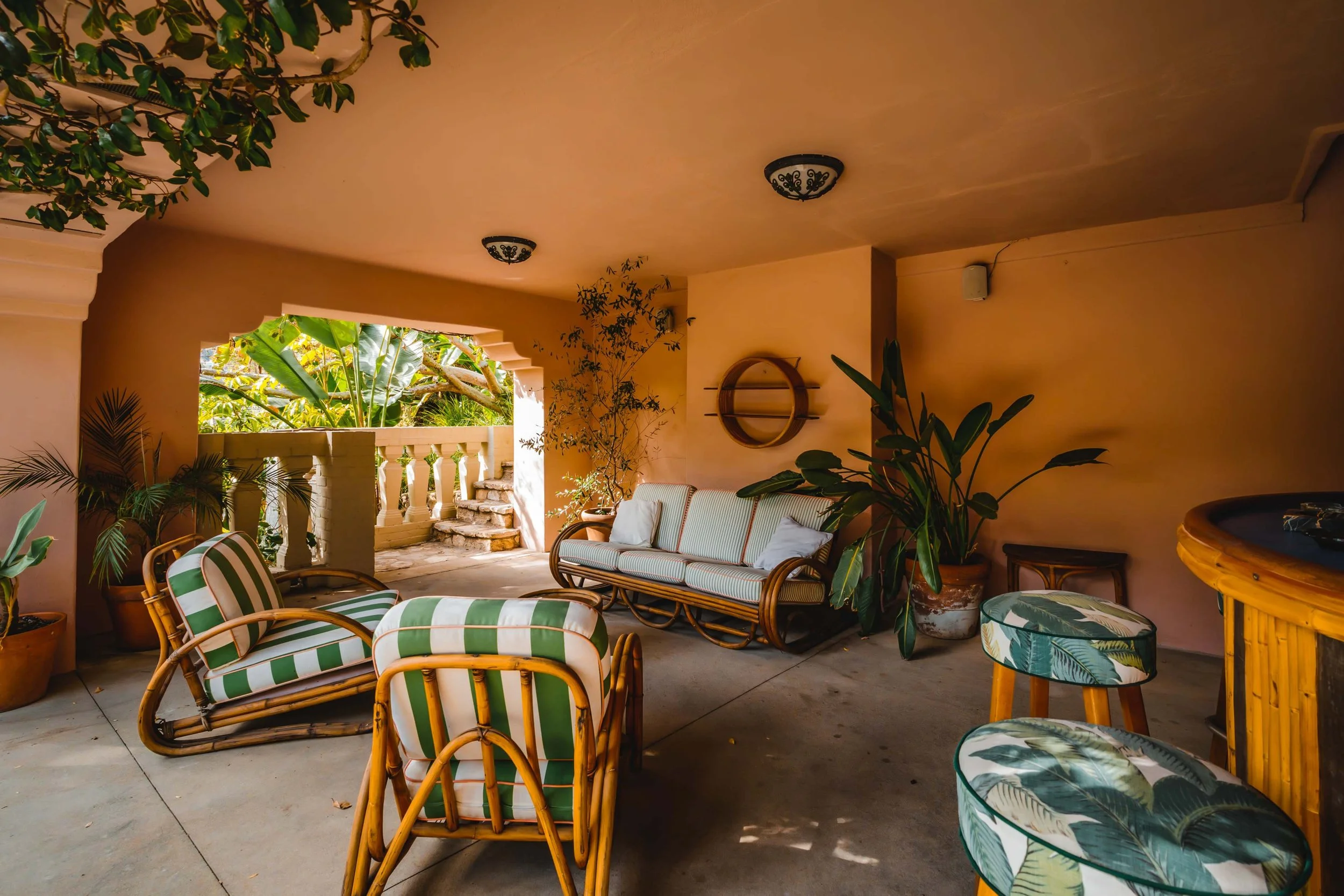 Hollywood_Hills_Estate_08.jpg