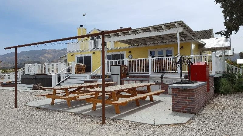147_9466_patio.jpg