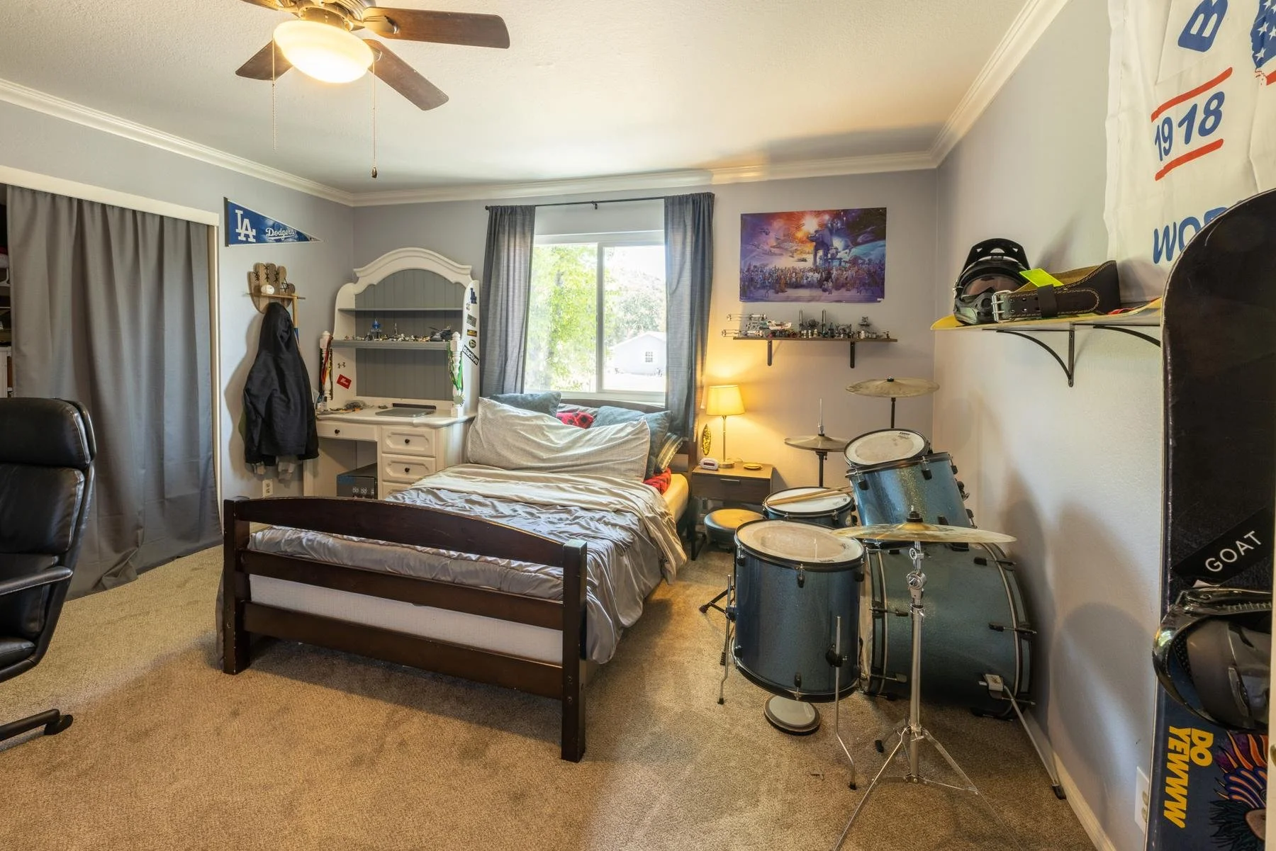 036-sand-canyon-bedroom-drum-set.jpg