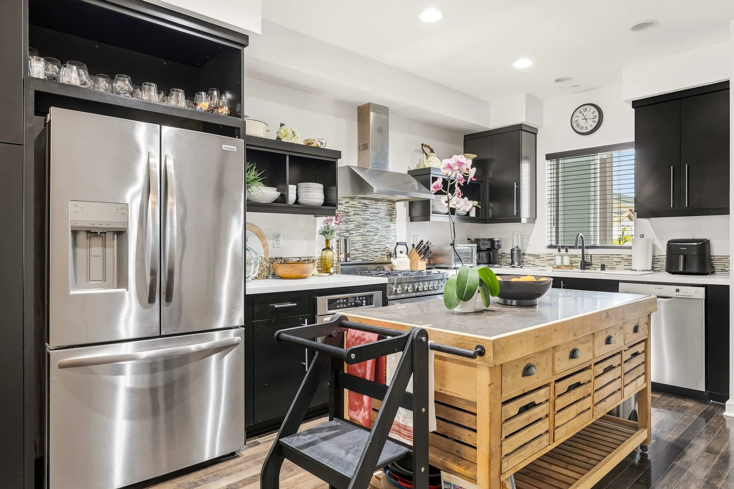 PL-4401-playa-vista-contemporary-condominium-025.jpg