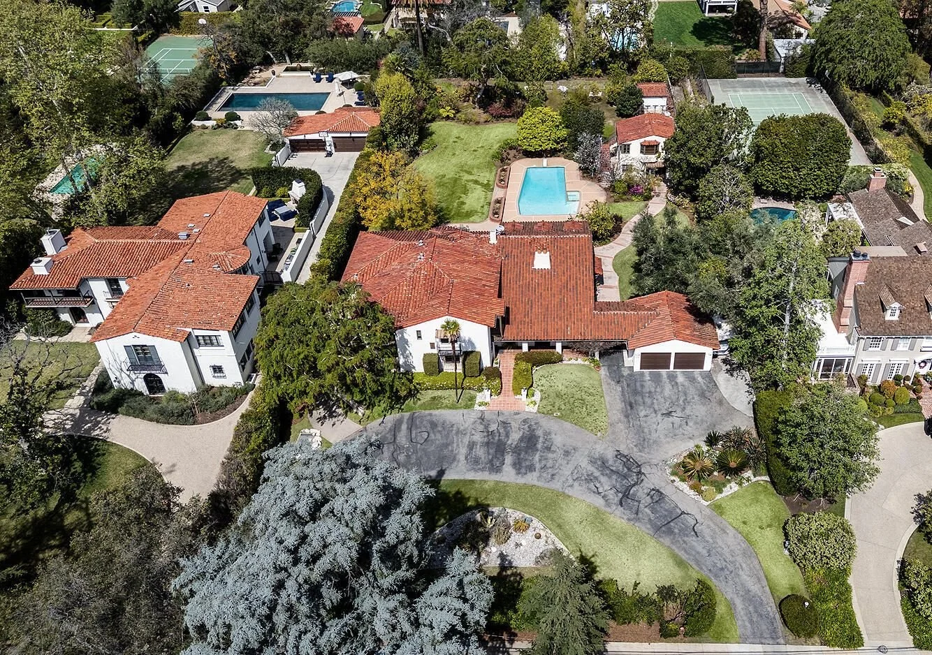 23_PL-4106_front-aerial.jpg