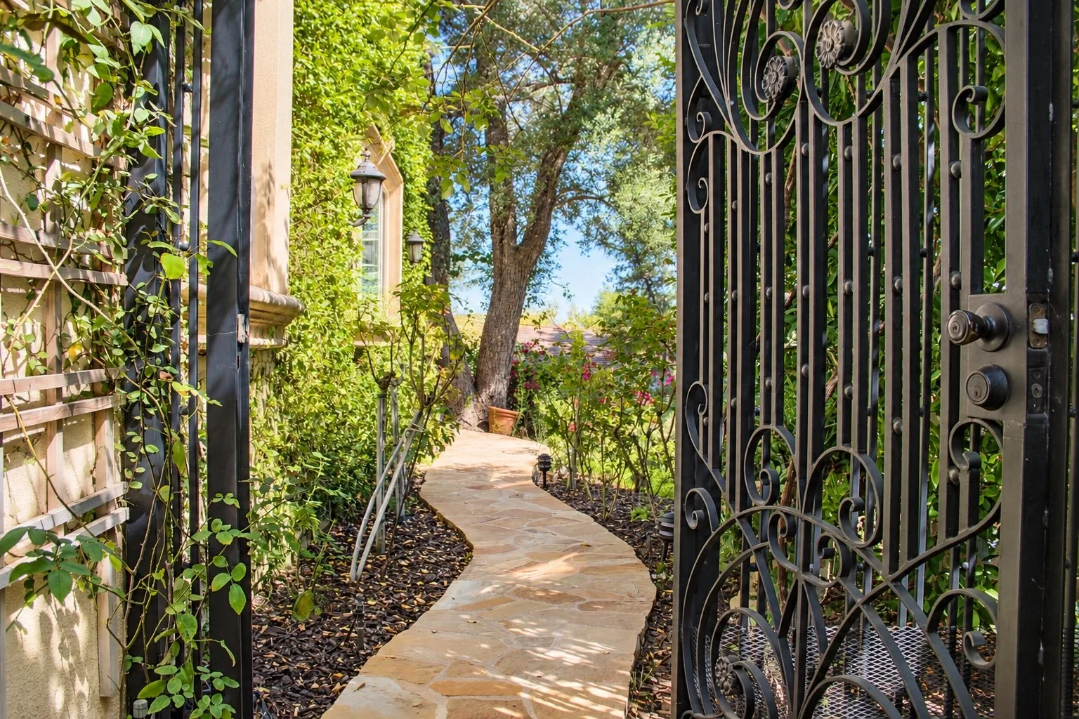 49-garden-gate-and-path.jpg