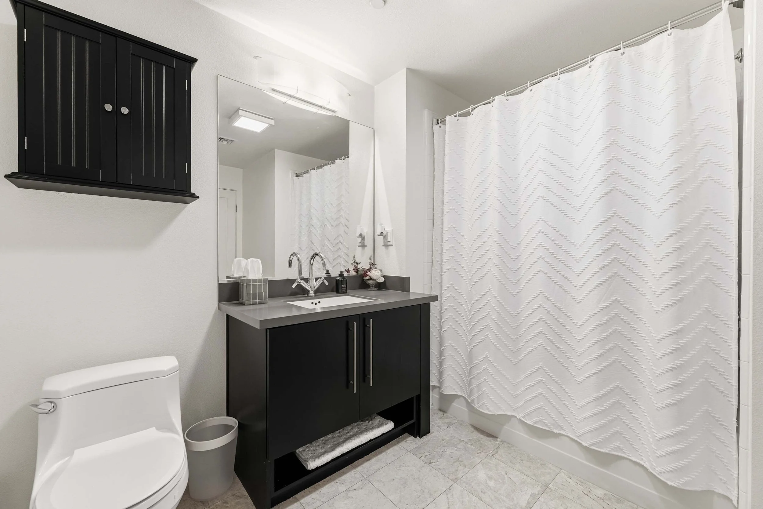 PL-4401-playa-vista-contemporary-condominium-009.jpg