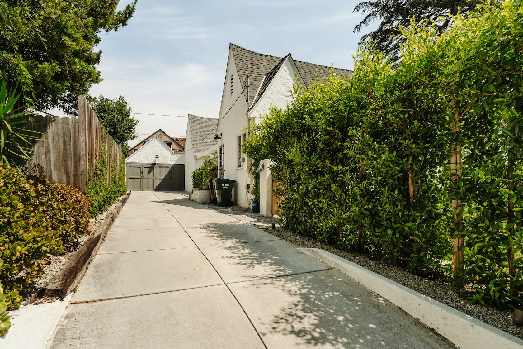 alhambra-05-driveway.jpg