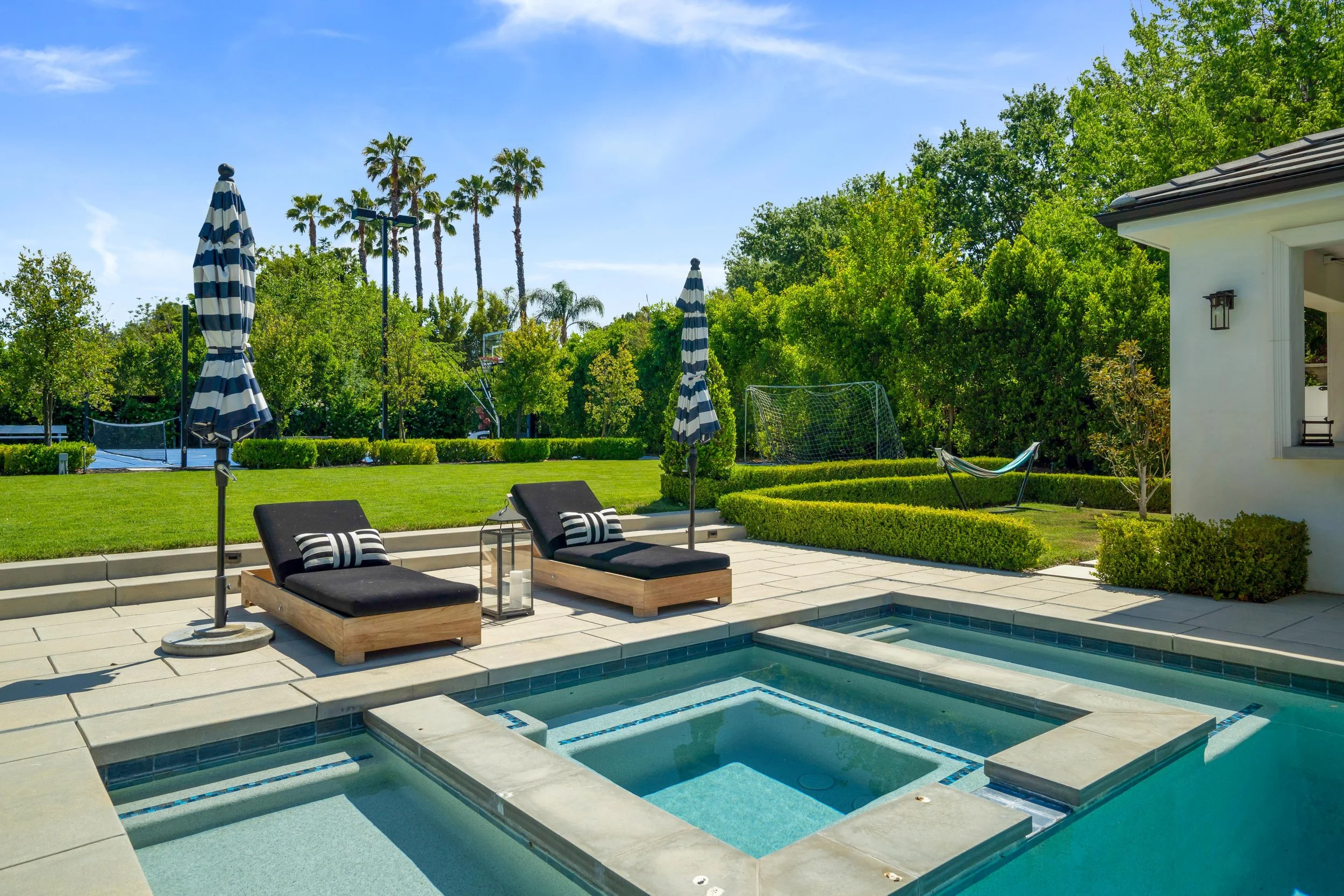 Collins-42-jacuzzi.jpg