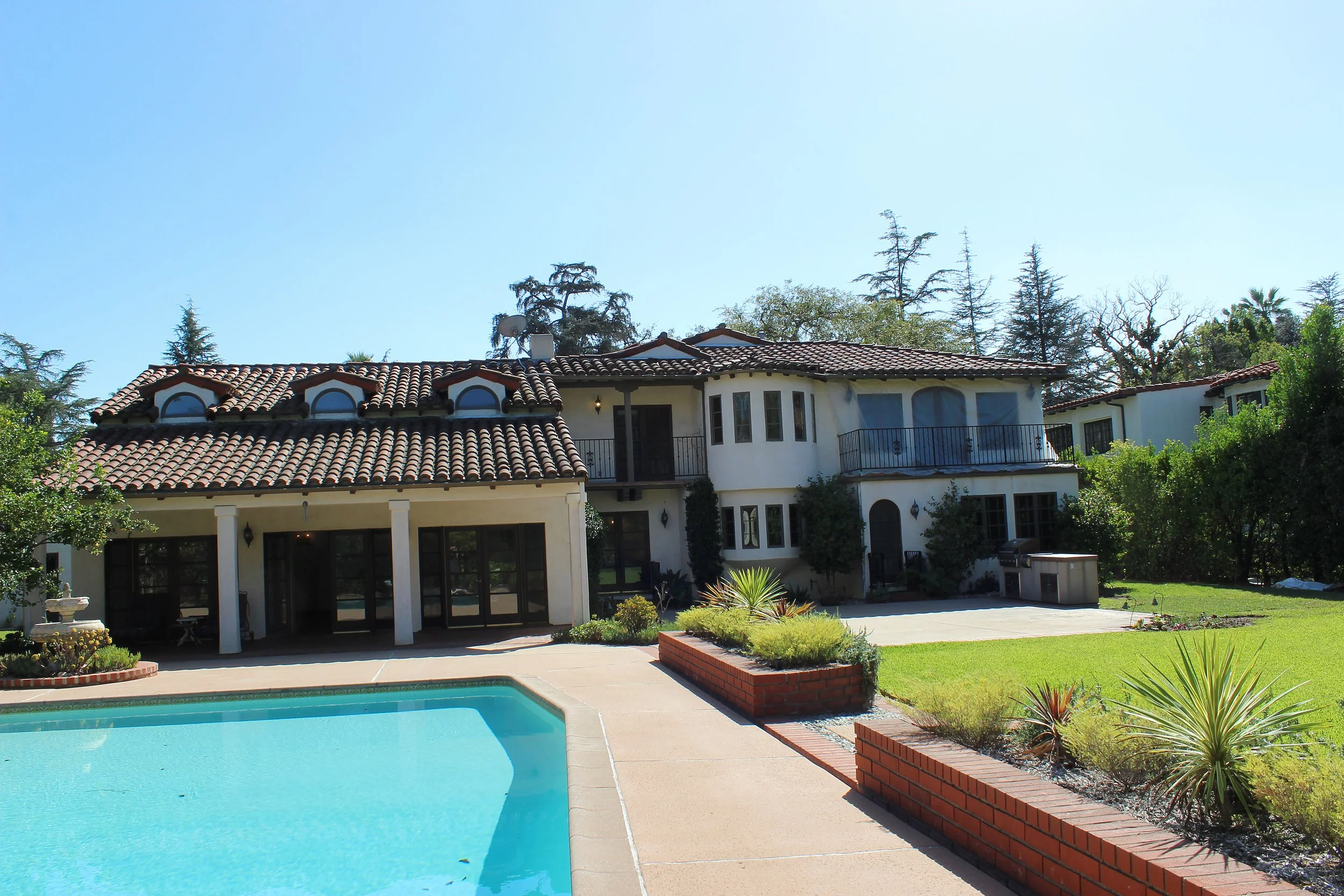 27_PL-4106_pool-and-rear-exterior.jpg
