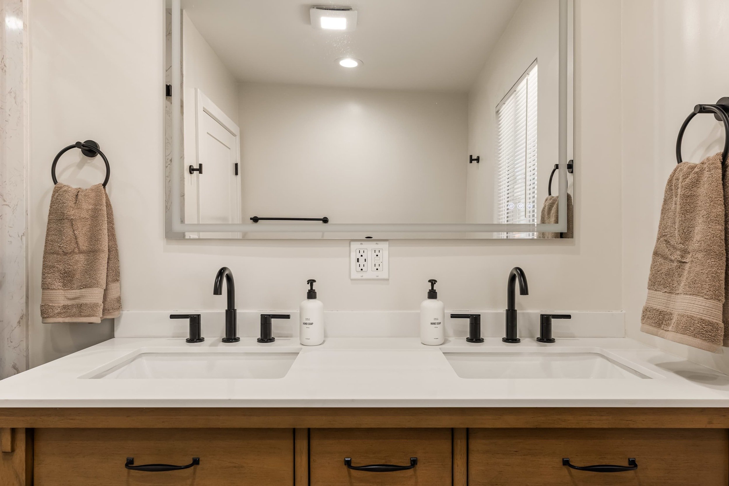 PL-7701-eagle-rock-warm-contemporary-024.jpg
