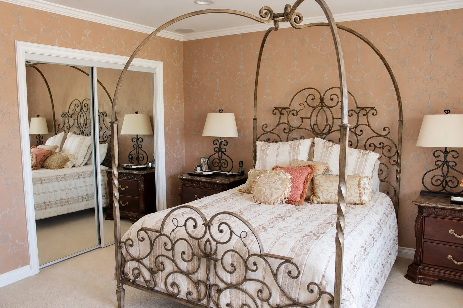 30-canopy-bedroom.jpg
