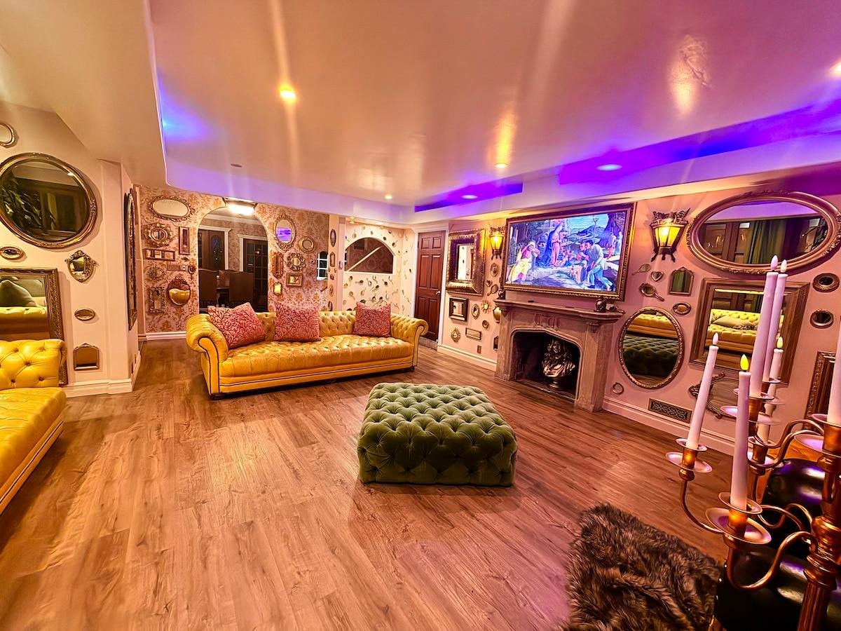 010-castle-ivar-living-room-evening.jpg