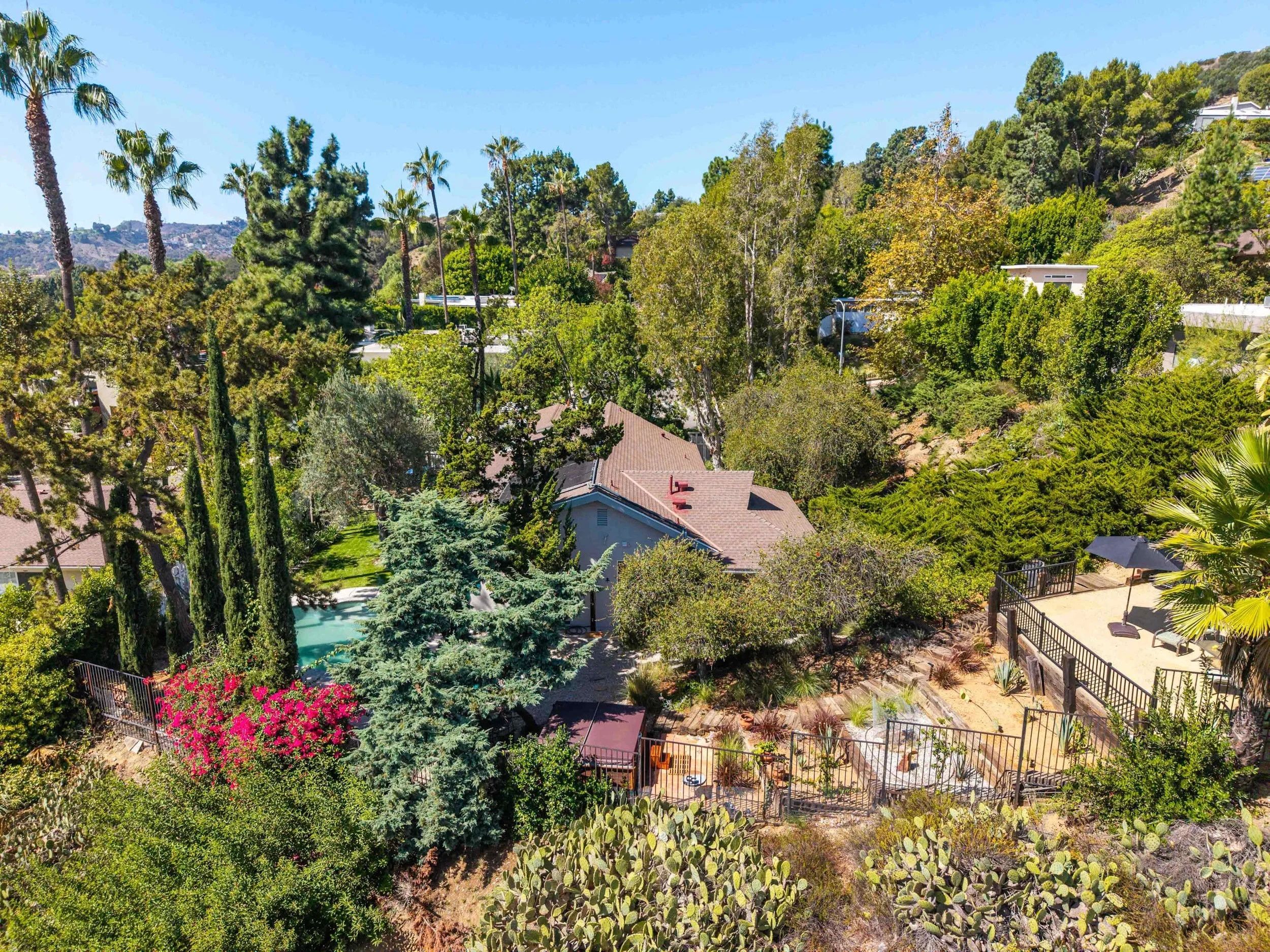 PL-6013-hollywood-hills-canyon-pool-retreat-050.jpg