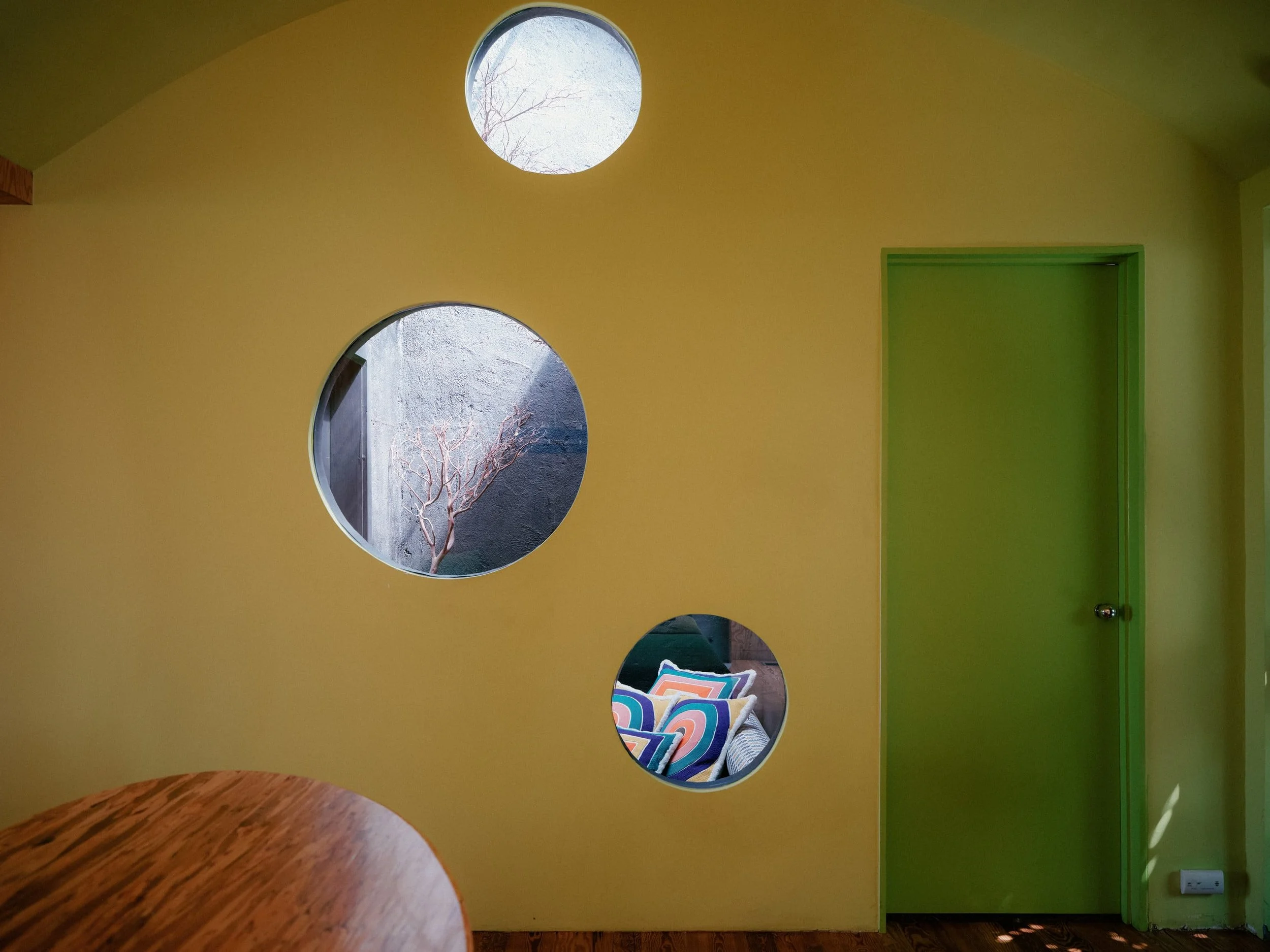 046_View_of_the_Solarium_from_the_Dining_Room.jpg