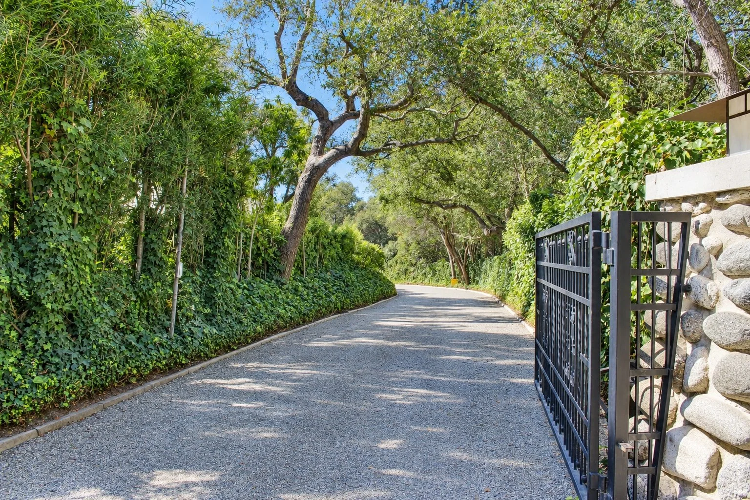 70_PL-4107_gate-and-driveway.jpg