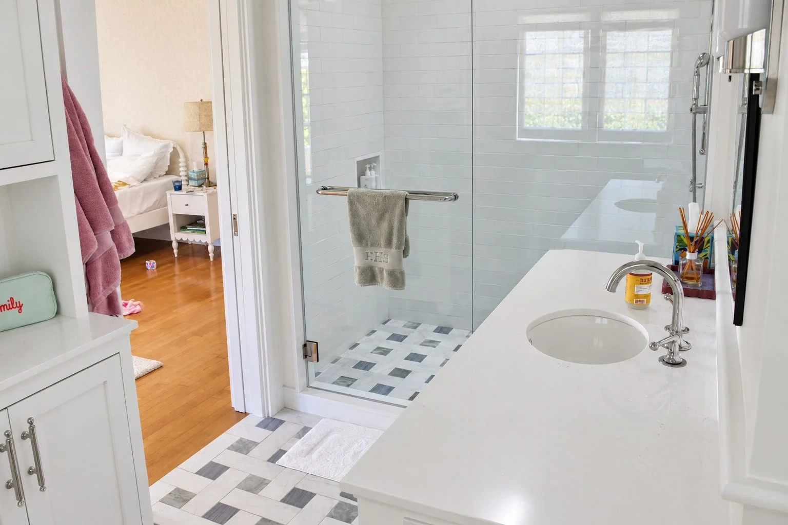 10_PL-4107_bathroom-vanity-and-shower.jpg