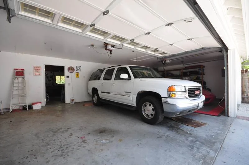 089_2618_garage.jpg