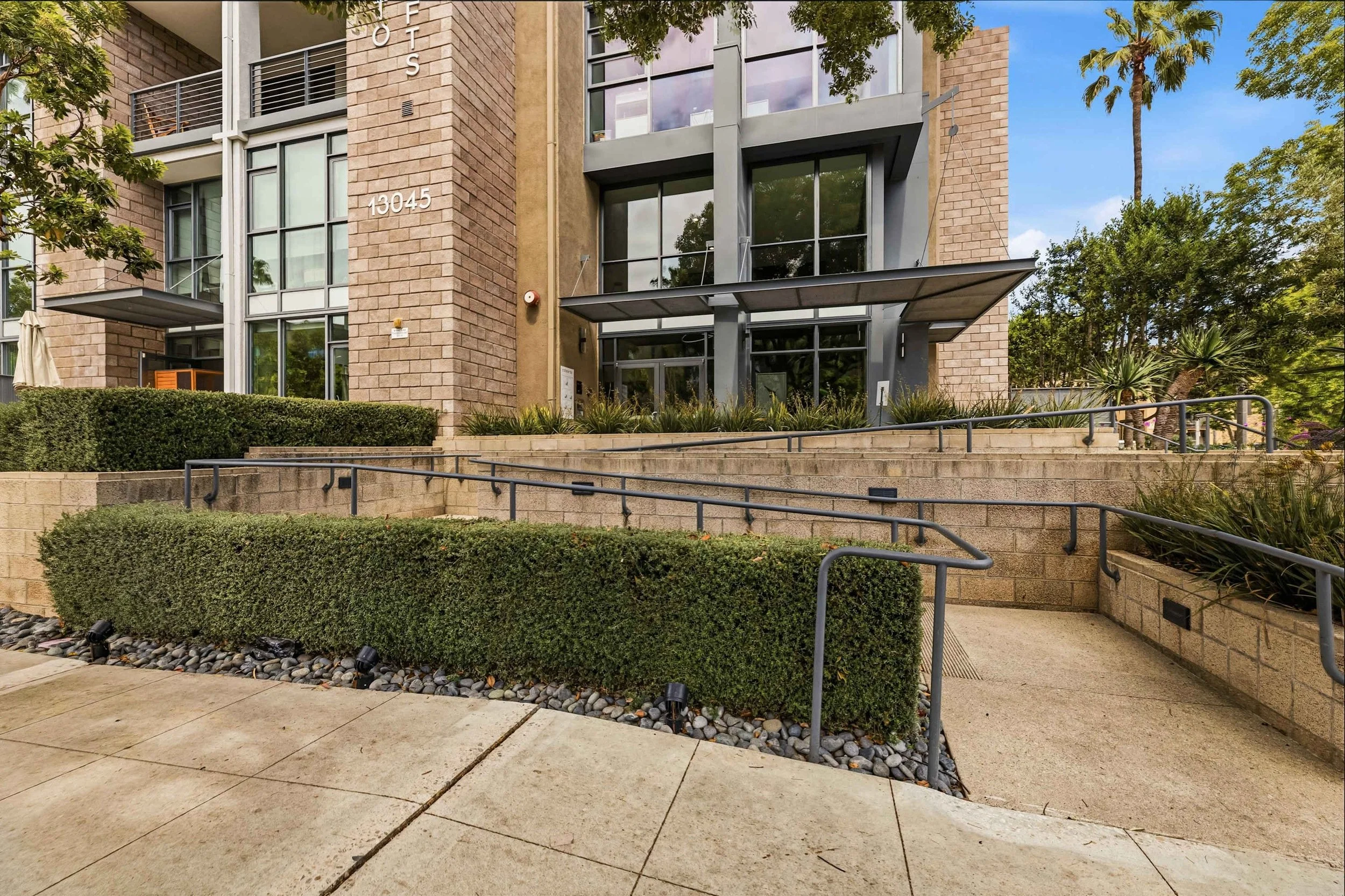 PL-4401-playa-vista-contemporary-condominium-040.jpg