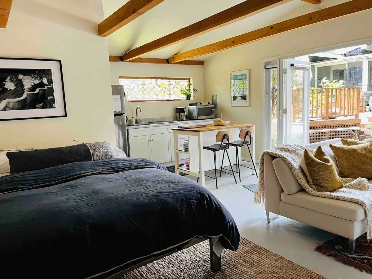 PL-7003-larchmont-village-craftsman-guest-suite-016.jpg