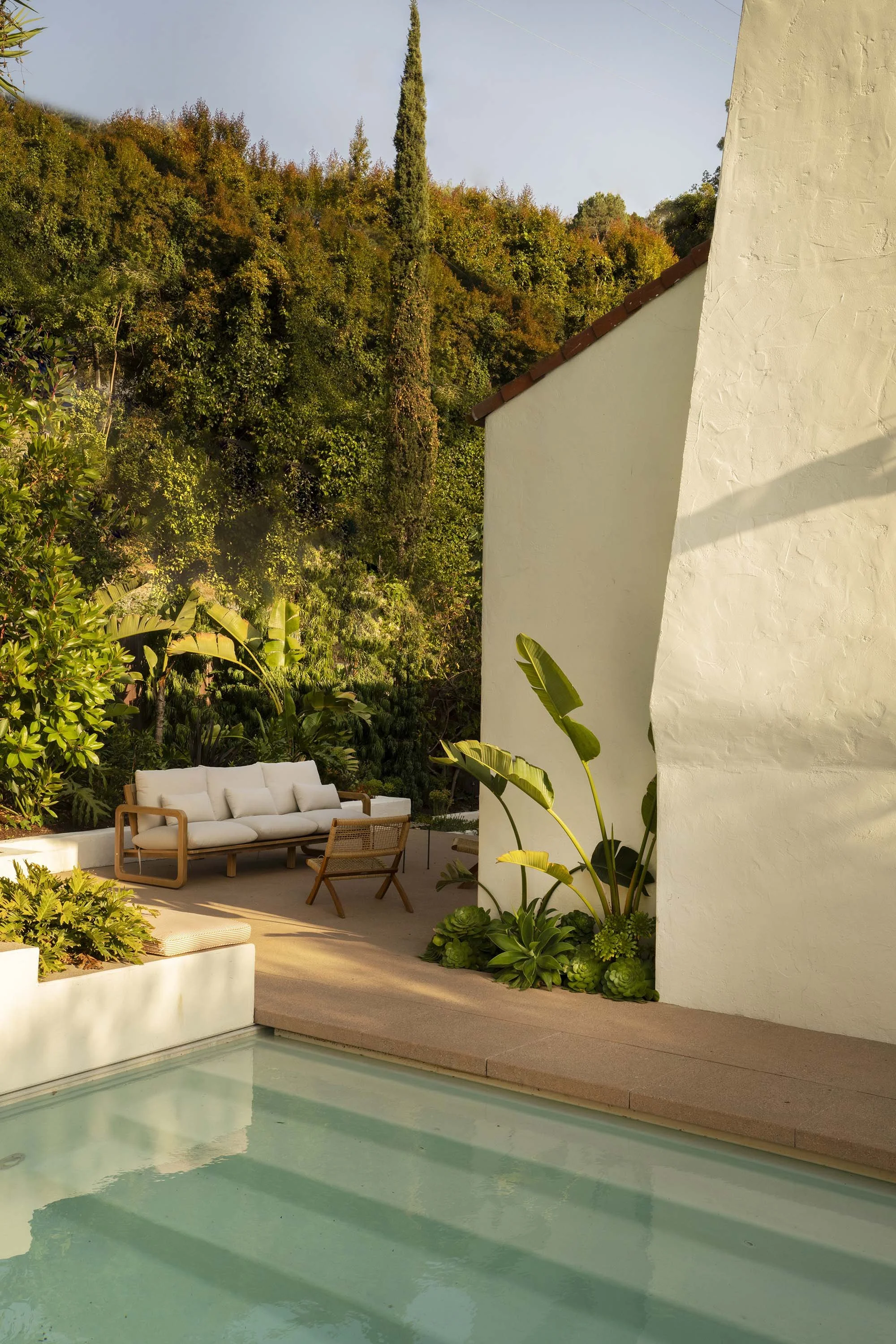 PL6014-044-pool-outdoor-sofa-white-chimney-cypress.jpg